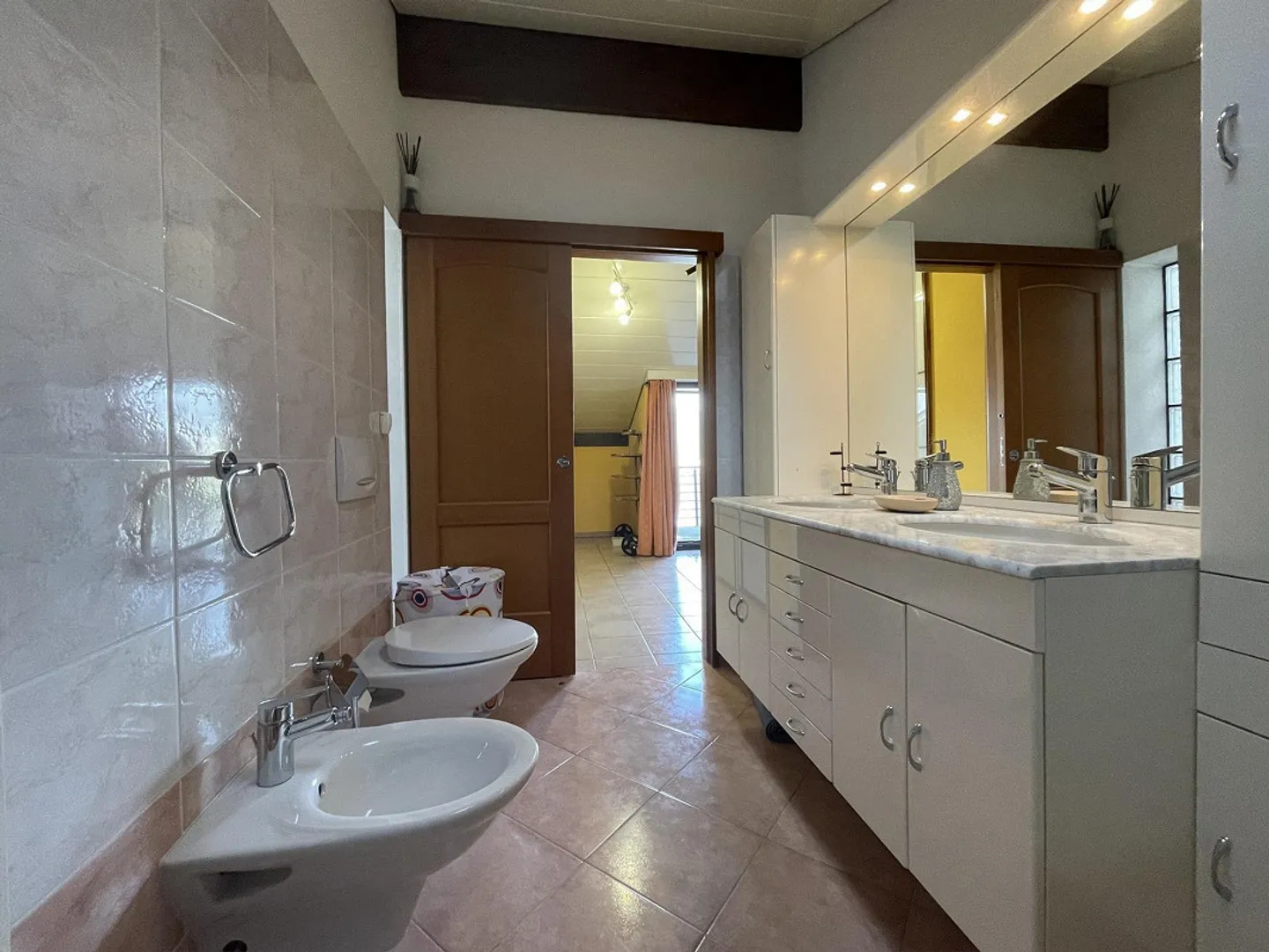 Casa interessante 4.5 con vista incantevole sul lago - Foto 9 di 13