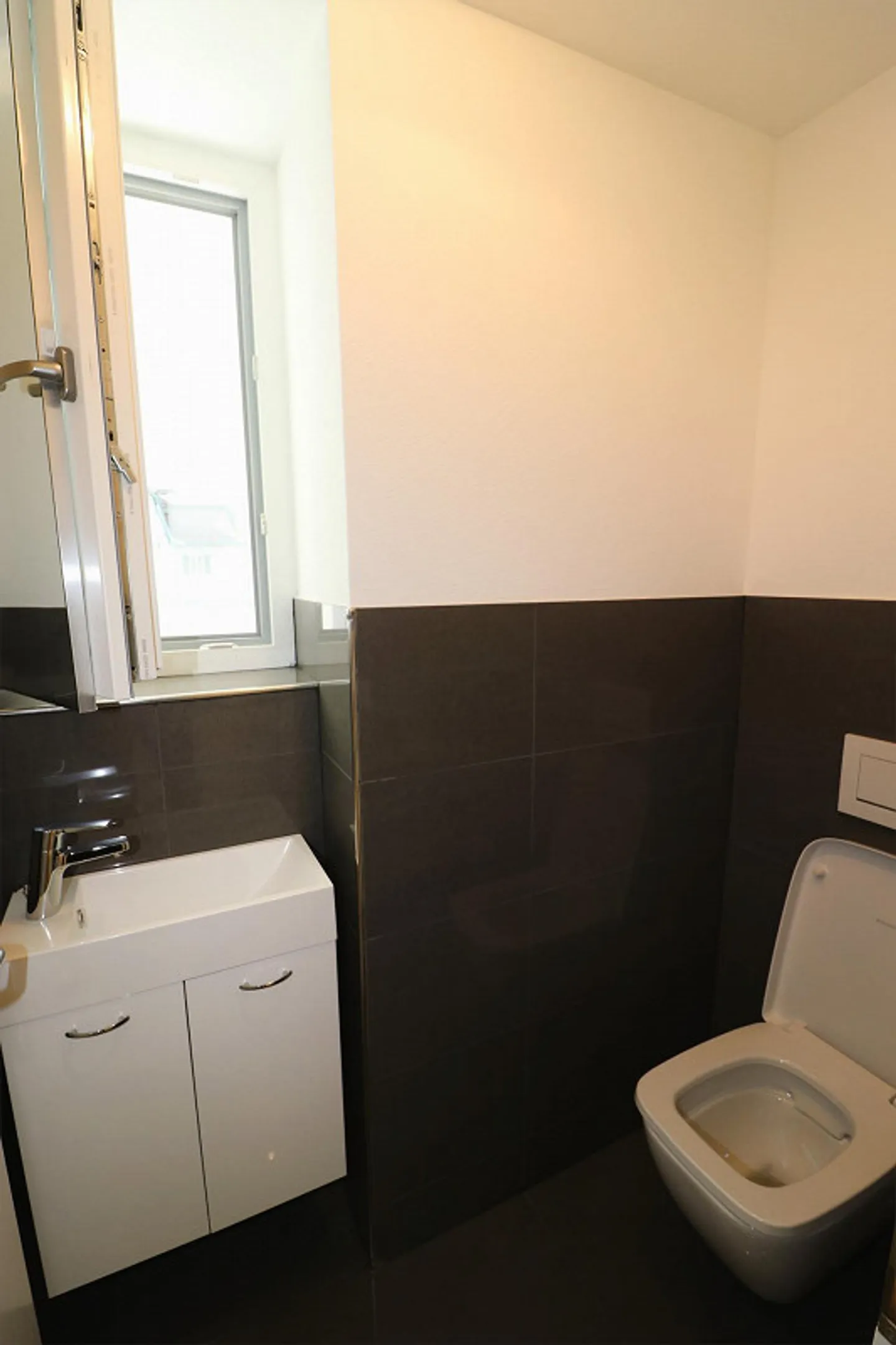 First occupancy after renovation centrally located in Ilanz - Photo 16 of 18