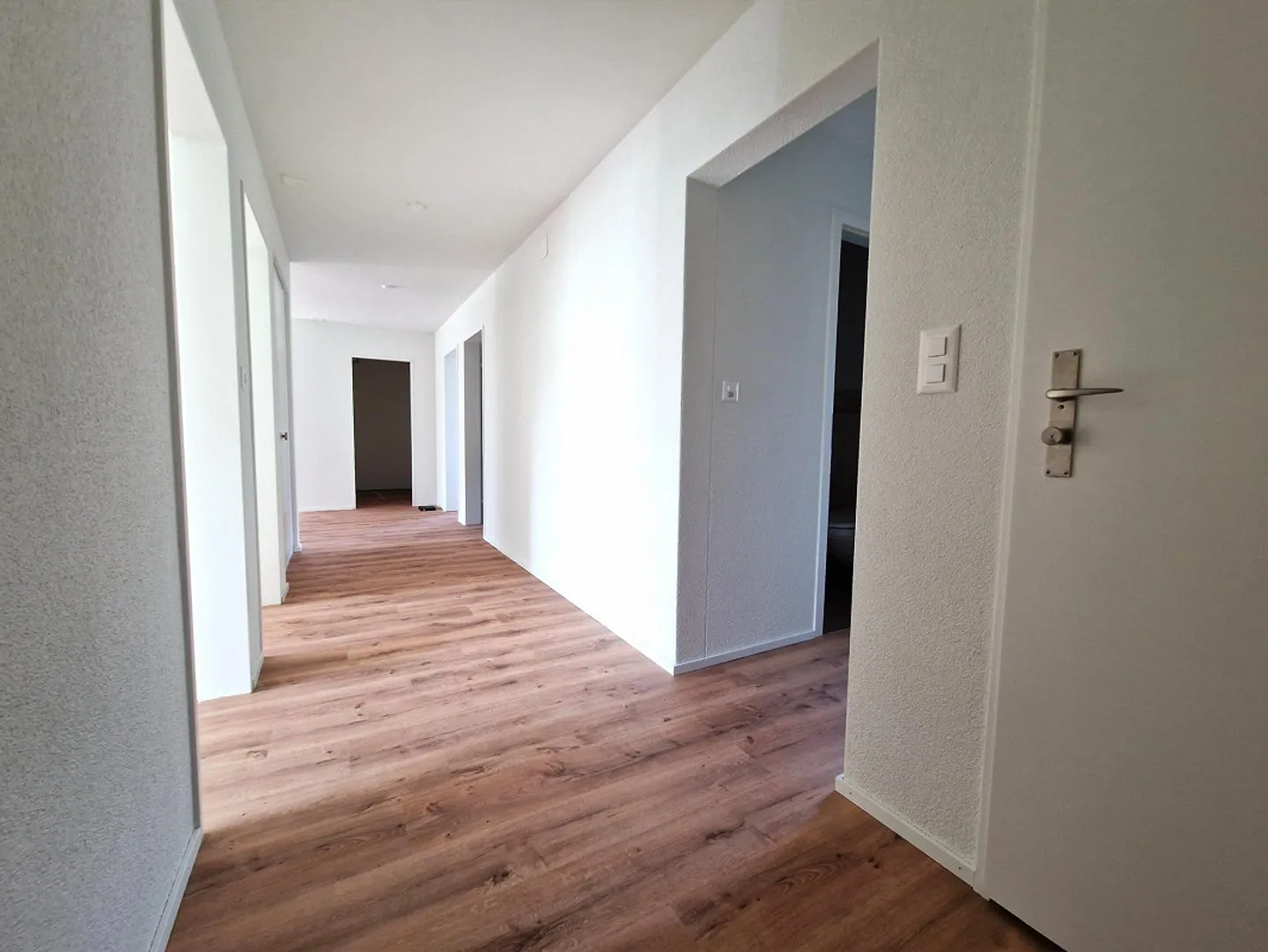 Modernes 4-Zimmer-Apartment in Eglisau - Foto 3 von 8