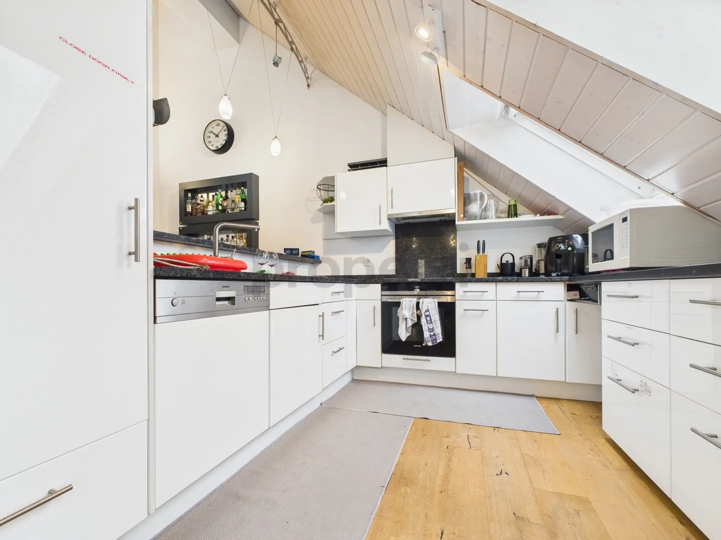 Grosszügige und helle 6.5-Zimmer Wohnung mit Terrasse in Esslingen - Foto 2 von 9