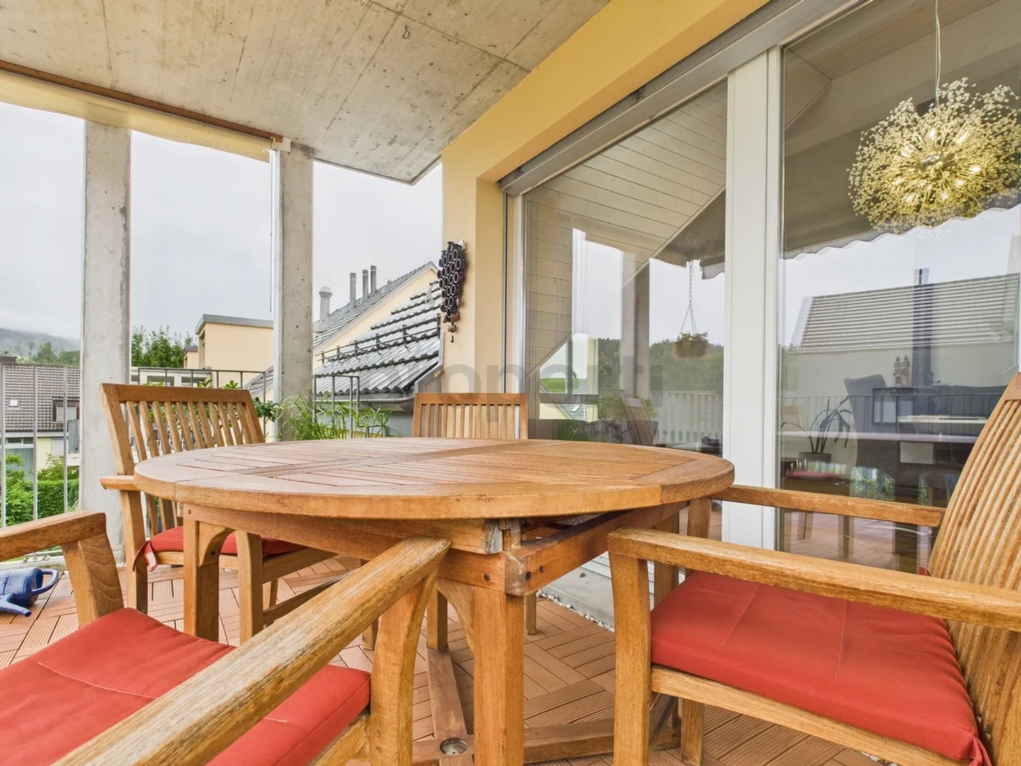 Grosszügige und helle 6.5-Zimmer Wohnung mit Terrasse in Esslingen - Foto 8 von 9