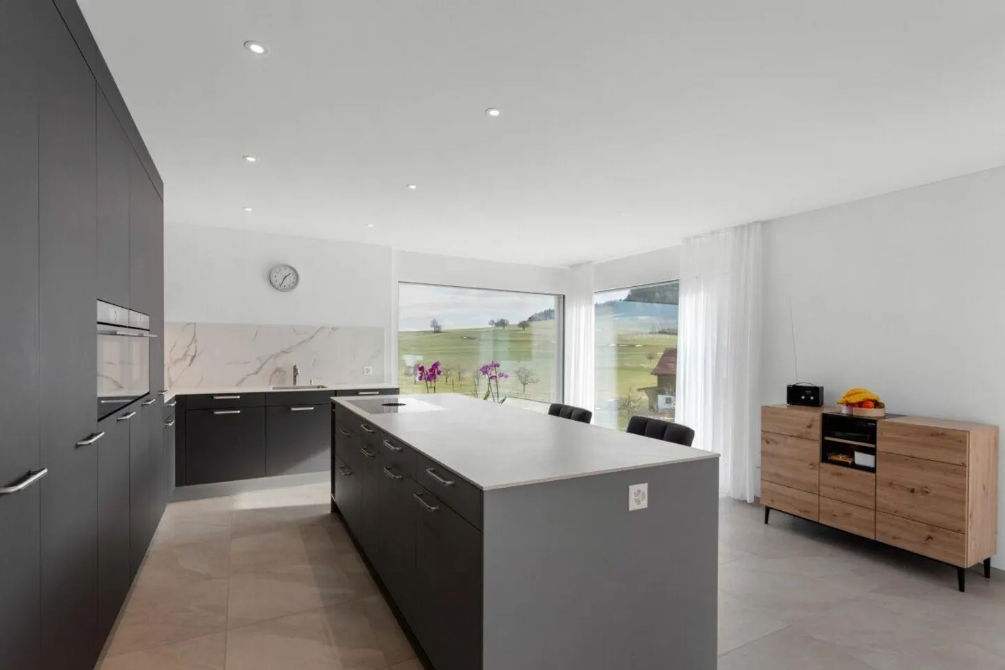 Penthouse spacieux de 4,5 pièces avec vue sur la nature - Photo 5 sur 15