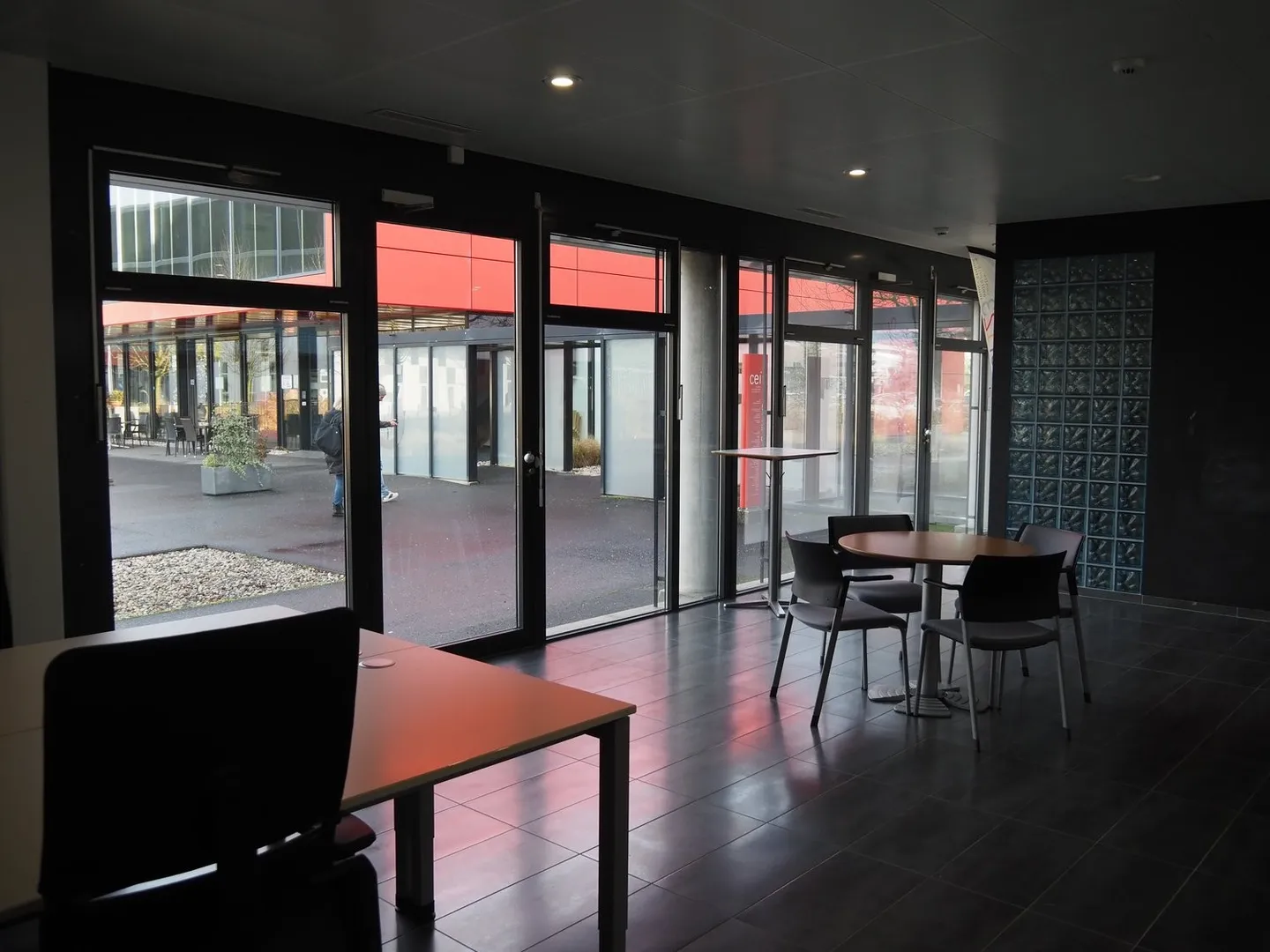 Helles Erdgeschosslokal mit Auslage - Foto 1 von 5