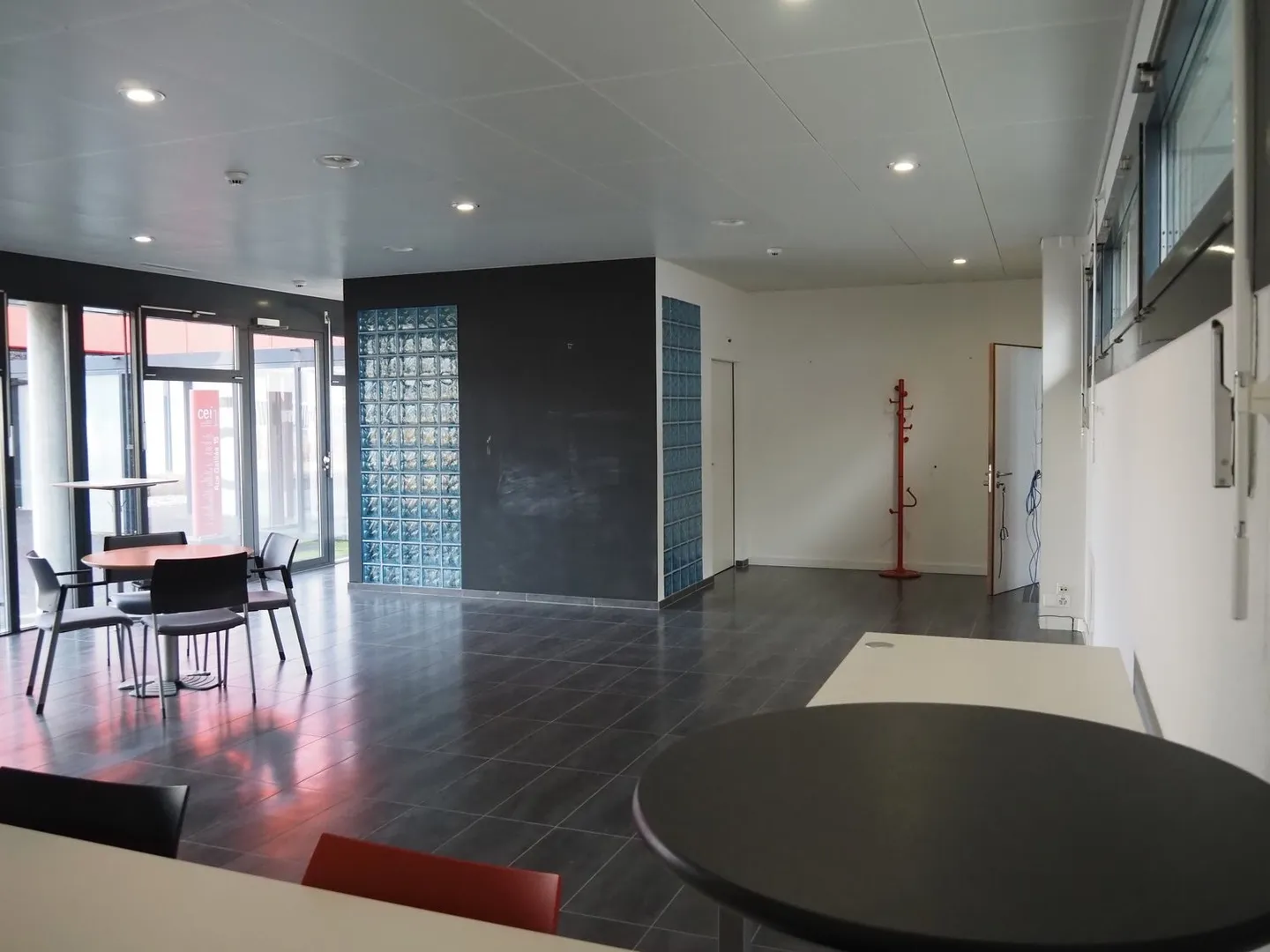 Helles Erdgeschosslokal mit Auslage - Foto 2 von 5