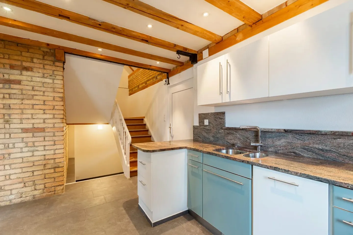 Casa a schiera ristrutturata di 5,5 stanze in affitto a Kollbrunn - Foto 1 di 9