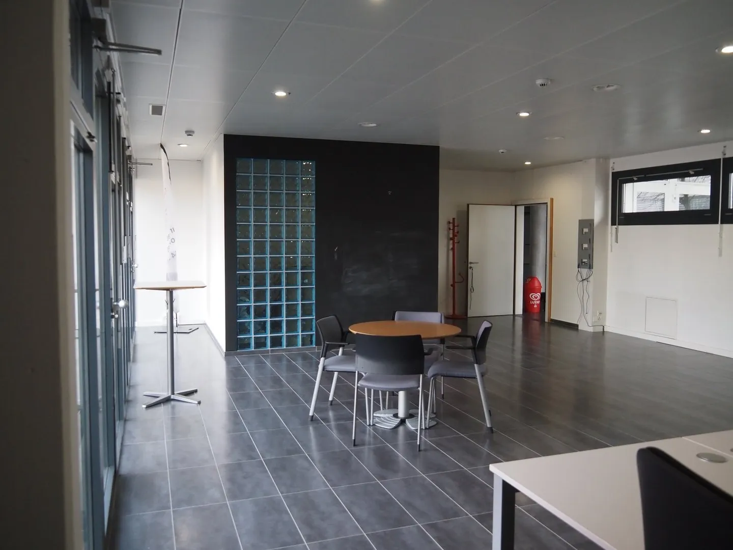 Helles Erdgeschosslokal mit Auslage - Foto 3 von 5