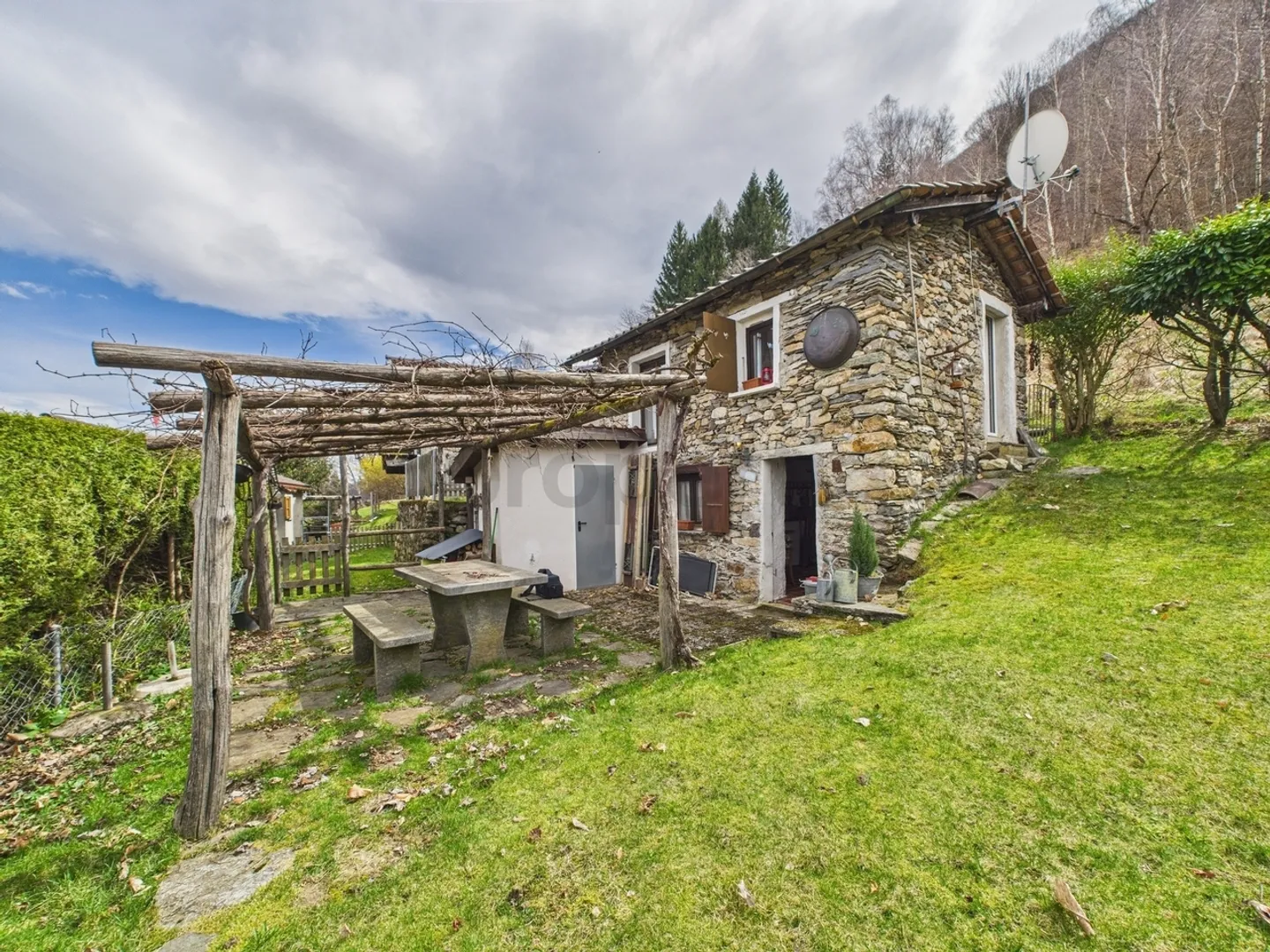 Rustikal 2,5 Zimmer zu verkaufen in Piazzogna (Gambarogno) mit Blick auf den Lago Maggiore - Foto 1 von 8