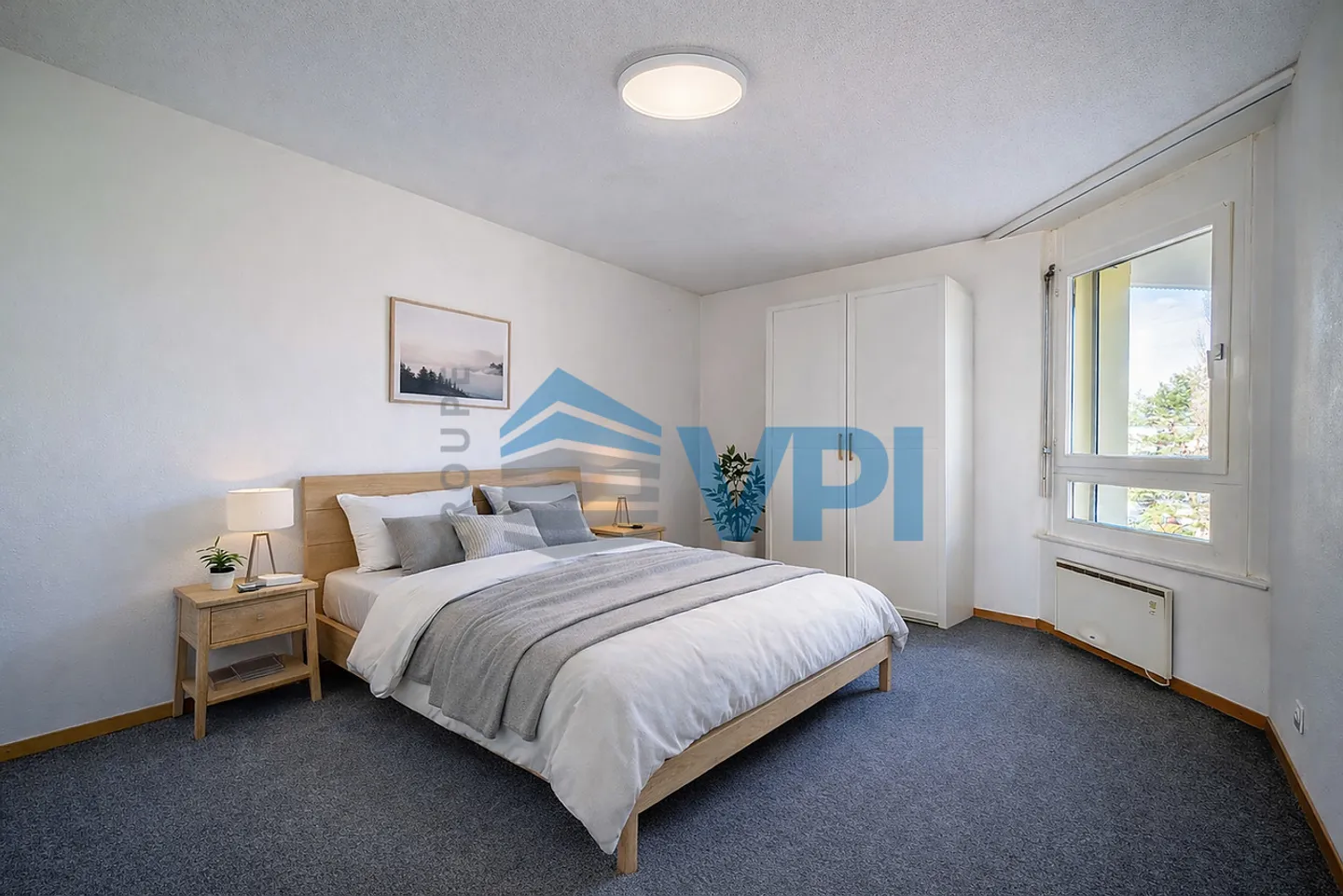 Charming Apartment with Lake View - Photo 2 of 6