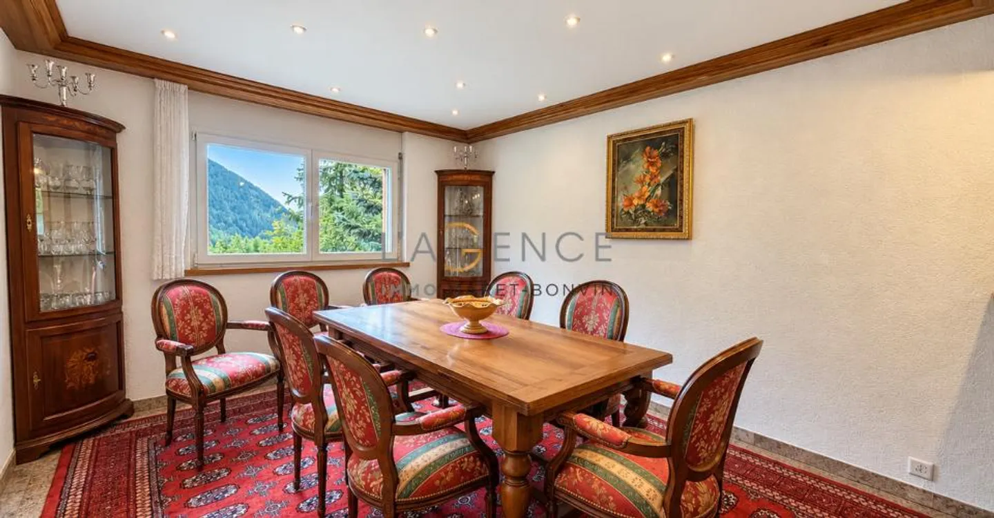 THE ELEGANCE OF A LARGE PRIVATE CHALET FACING THE ALPS - Photo 3 of 13
