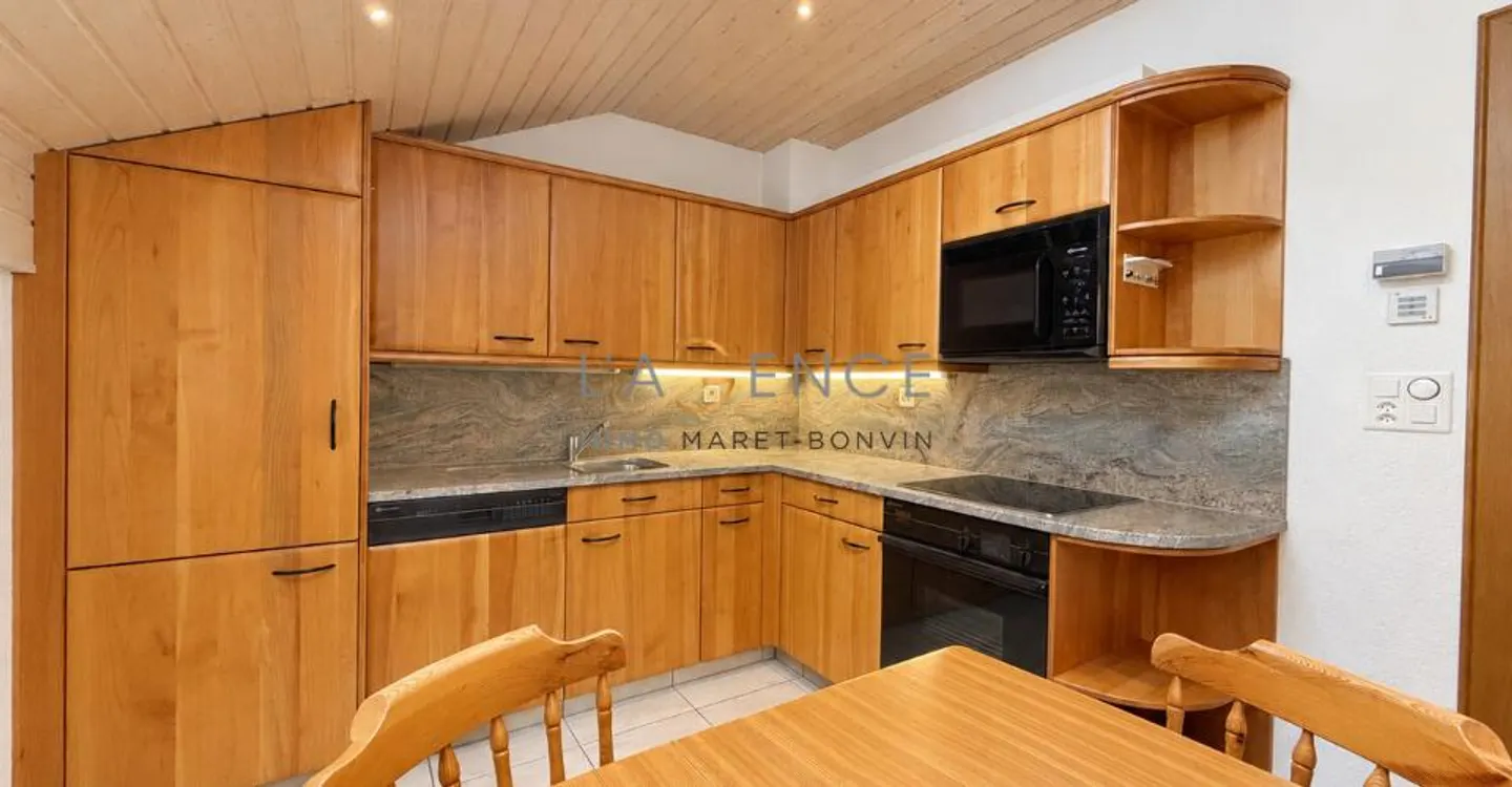 THE ELEGANCE OF A LARGE PRIVATE CHALET FACING THE ALPS - Photo 7 of 13