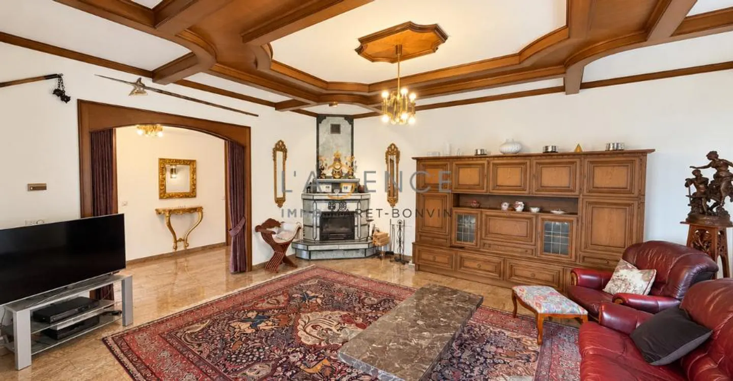 THE ELEGANCE OF A LARGE PRIVATE CHALET FACING THE ALPS - Photo 4 of 13