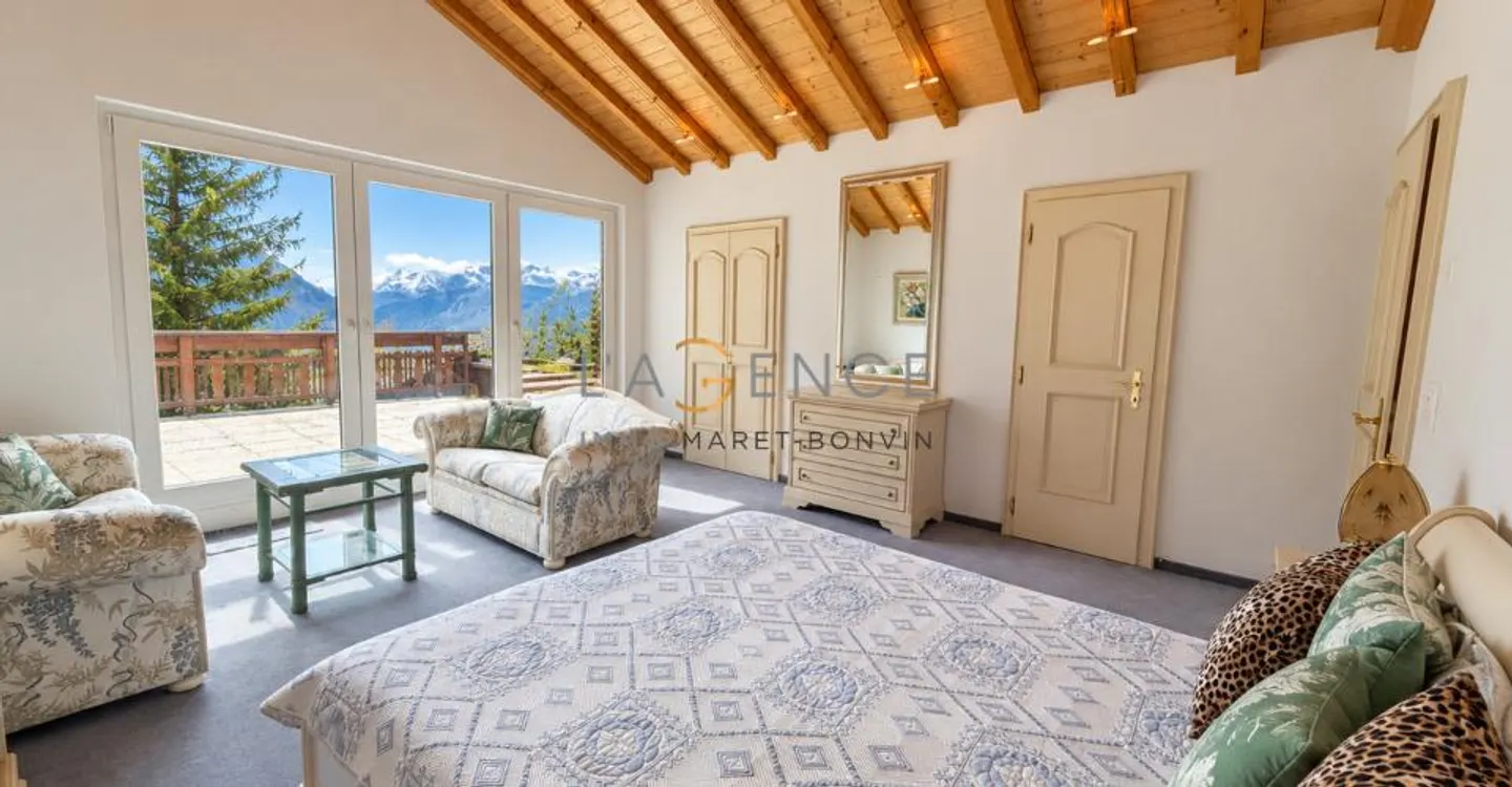 THE ELEGANCE OF A LARGE PRIVATE CHALET FACING THE ALPS - Photo 9 of 13