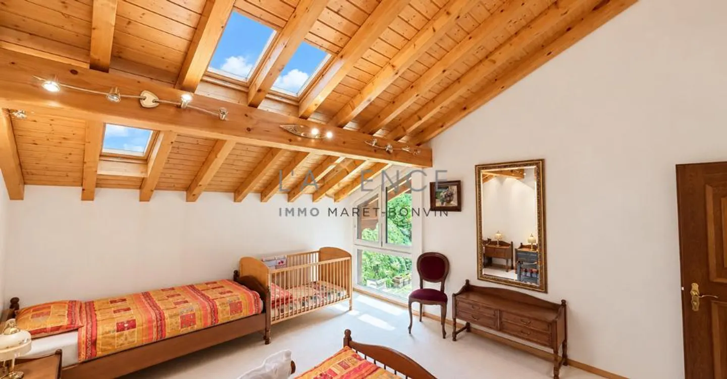 THE ELEGANCE OF A LARGE PRIVATE CHALET FACING THE ALPS - Photo 10 of 13
