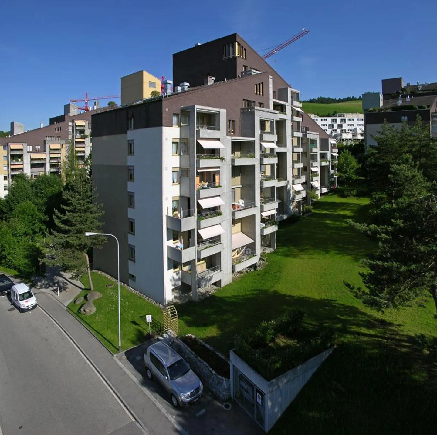 Appartamento moderno con balcone - Foto 1 di 8