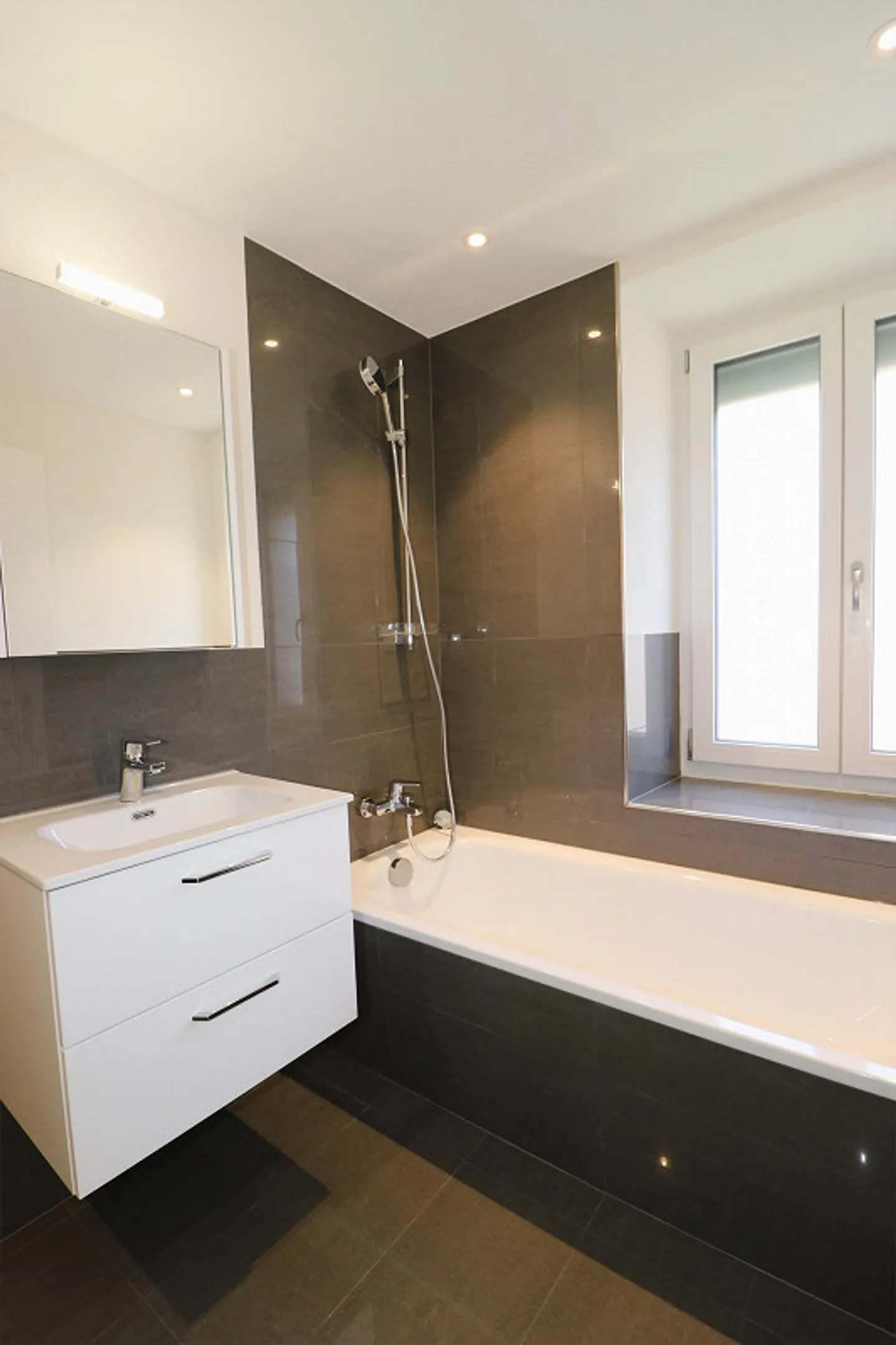 First occupancy after renovation centrally located in Ilanz - Photo 10 of 15