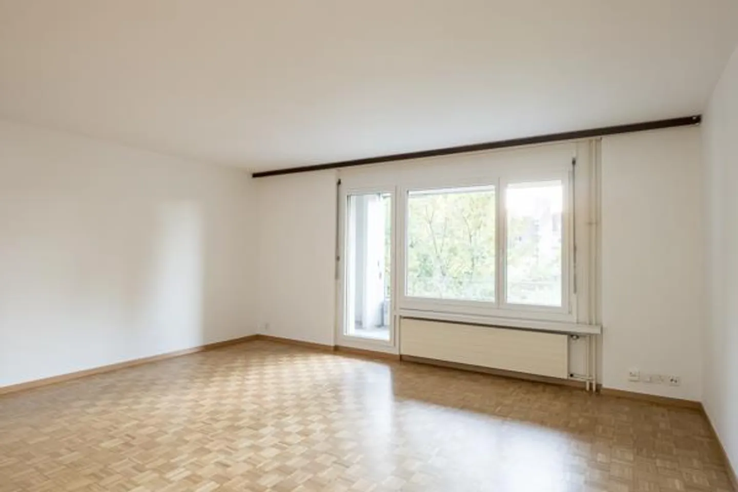 Appartamento moderno con balcone - Foto 3 di 8