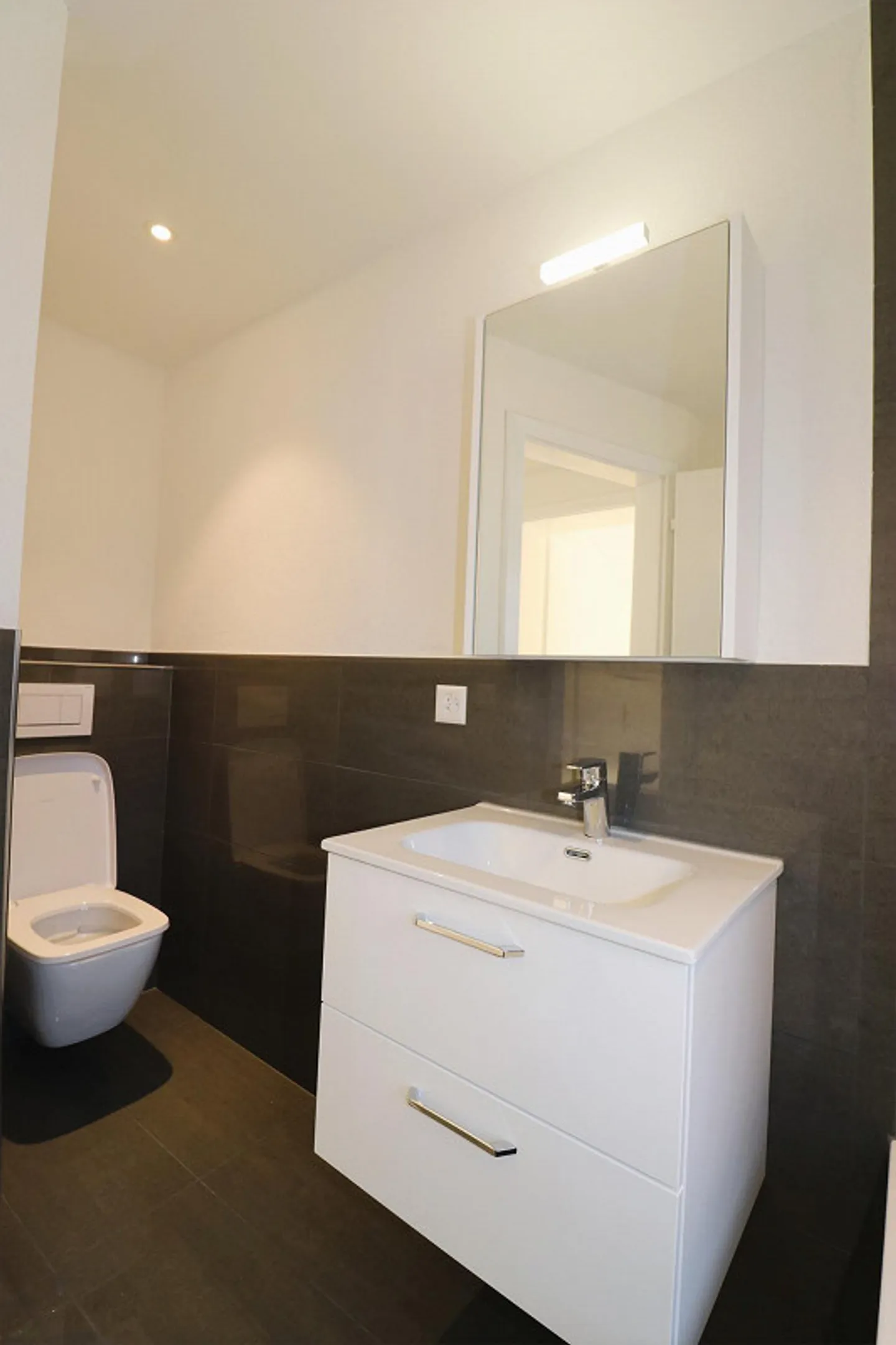 First occupancy after renovation centrally located in Ilanz - Photo 11 of 15
