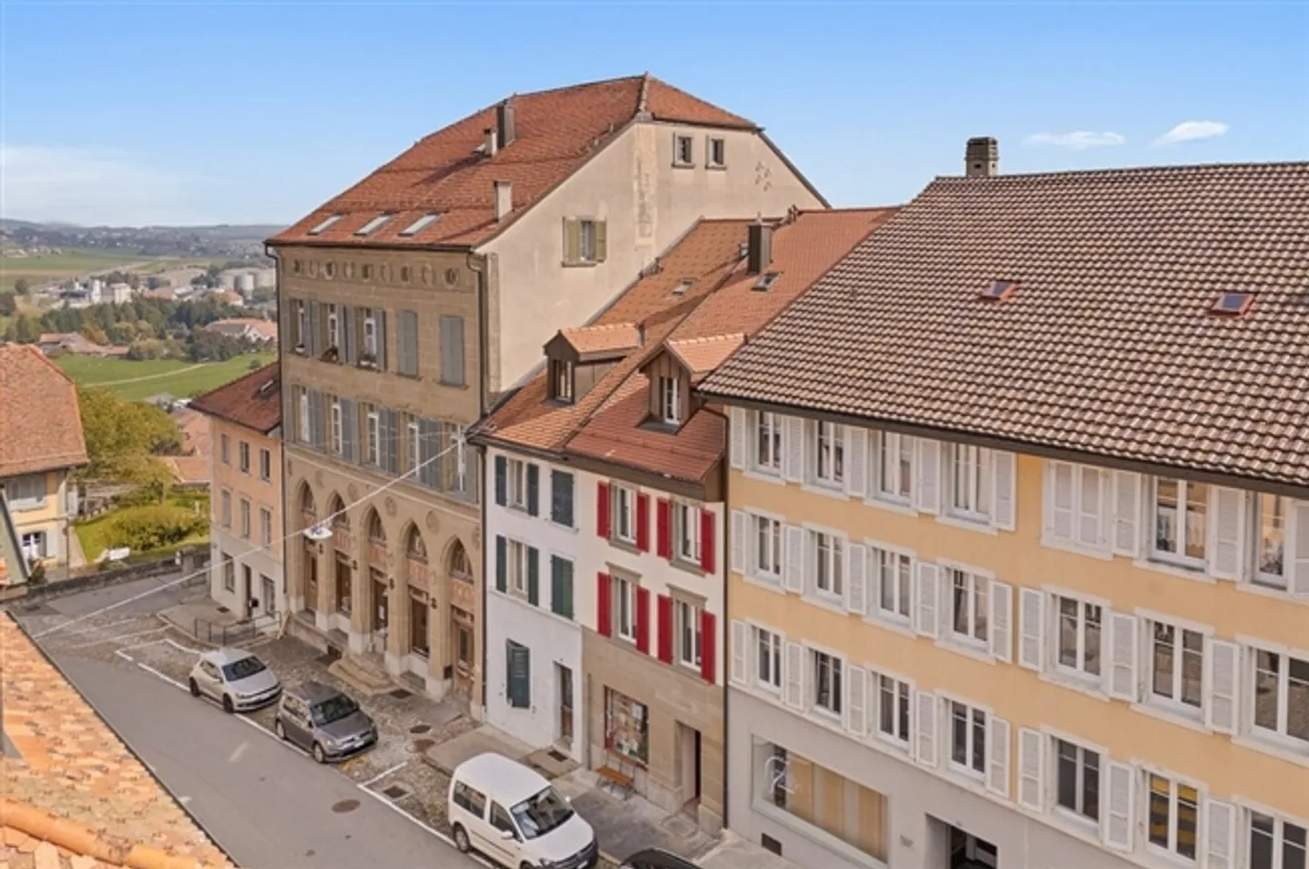 Beautiful townhouse with business and offices in the center of Romont - Photo 1 of 13