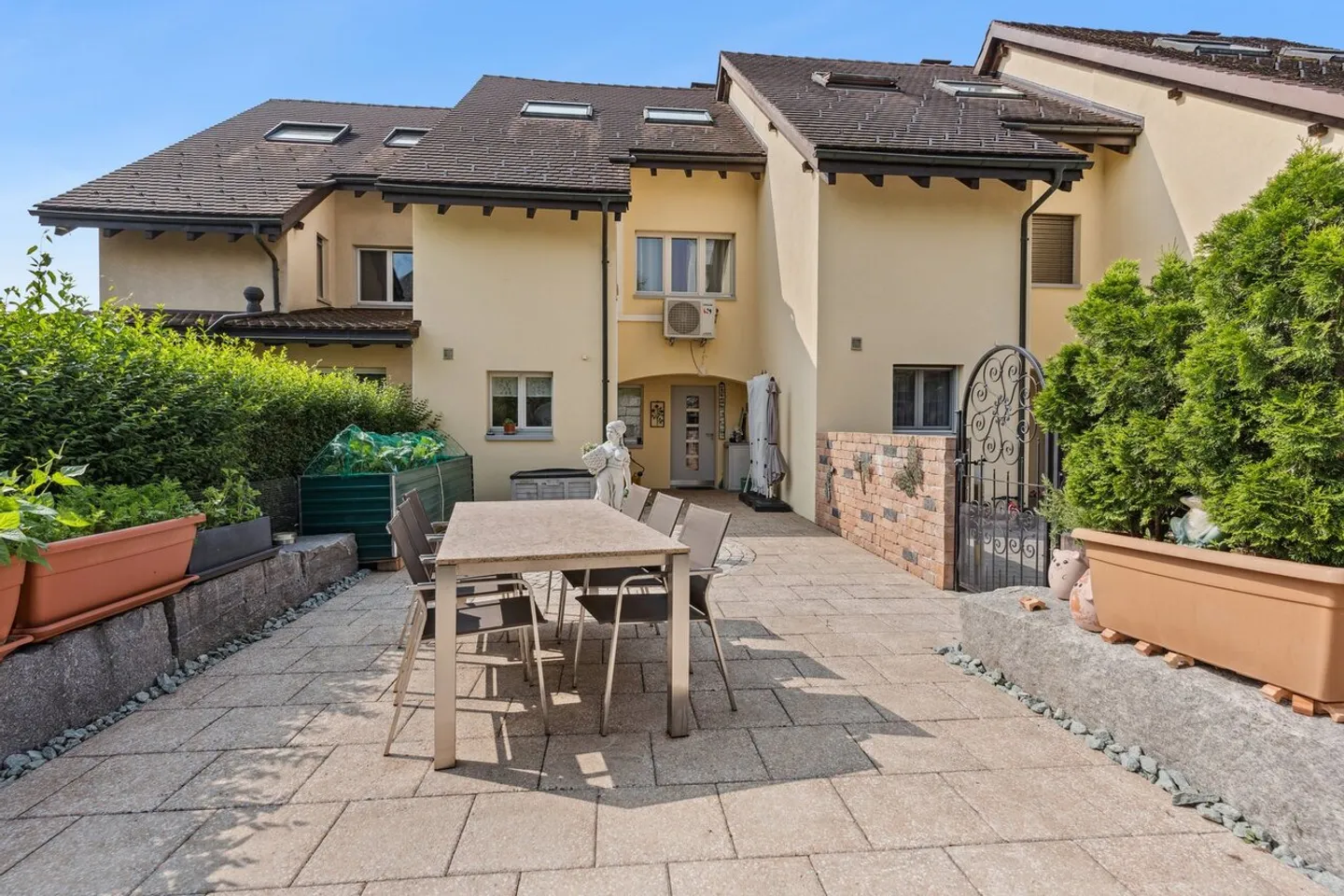 Un luogo per arrivare: Casa a schiera a Dietwil - Foto 8 di 9