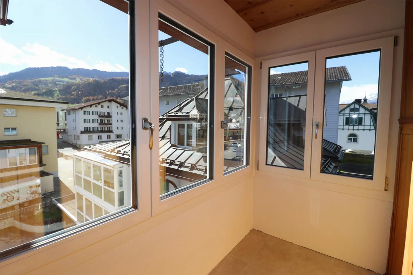 First occupancy after renovation centrally located in Ilanz - Photo 14 of 15