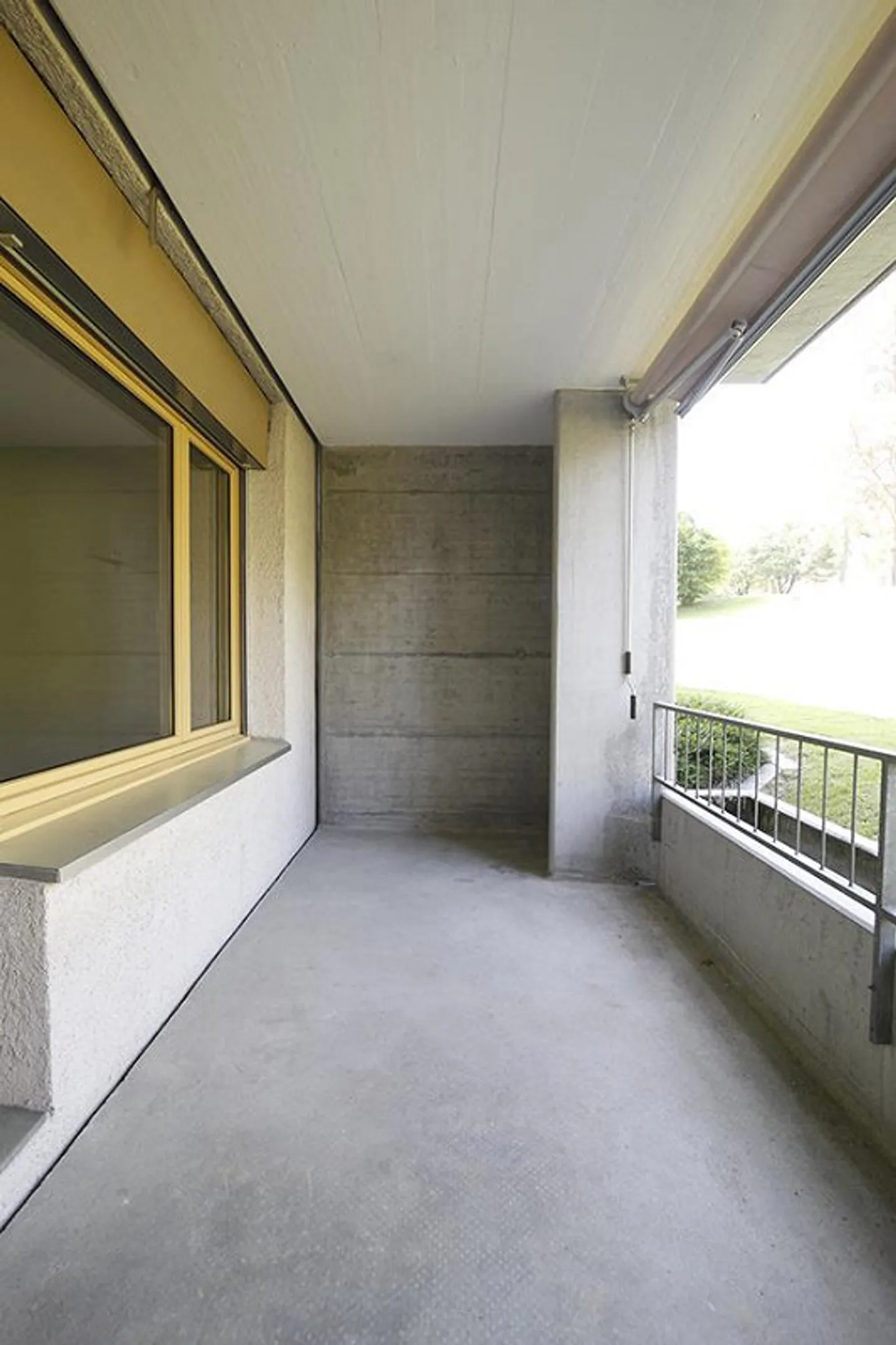 Appartamento moderno con balcone - Foto 7 di 8