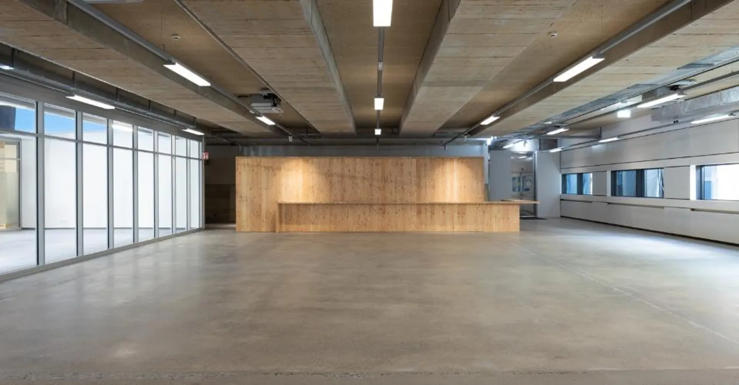 Salle multifonctionnelle spacieuse au centre-ville de Locarno - Photo 1 sur 2