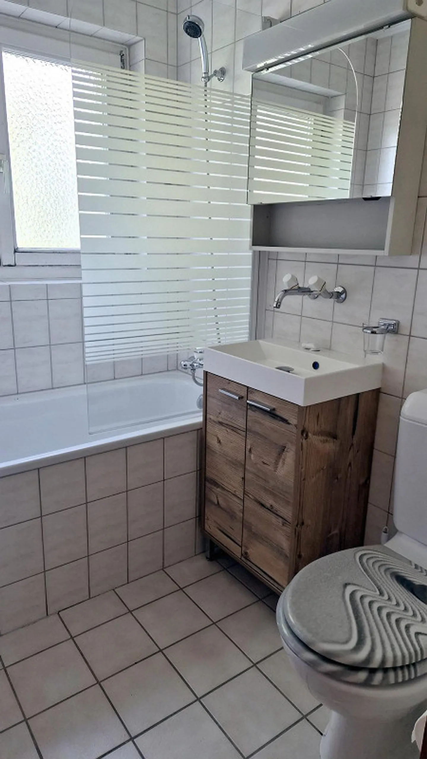 Charming 3.5-room apartment including parking space in a quiet, green location - Photo 4 of 9