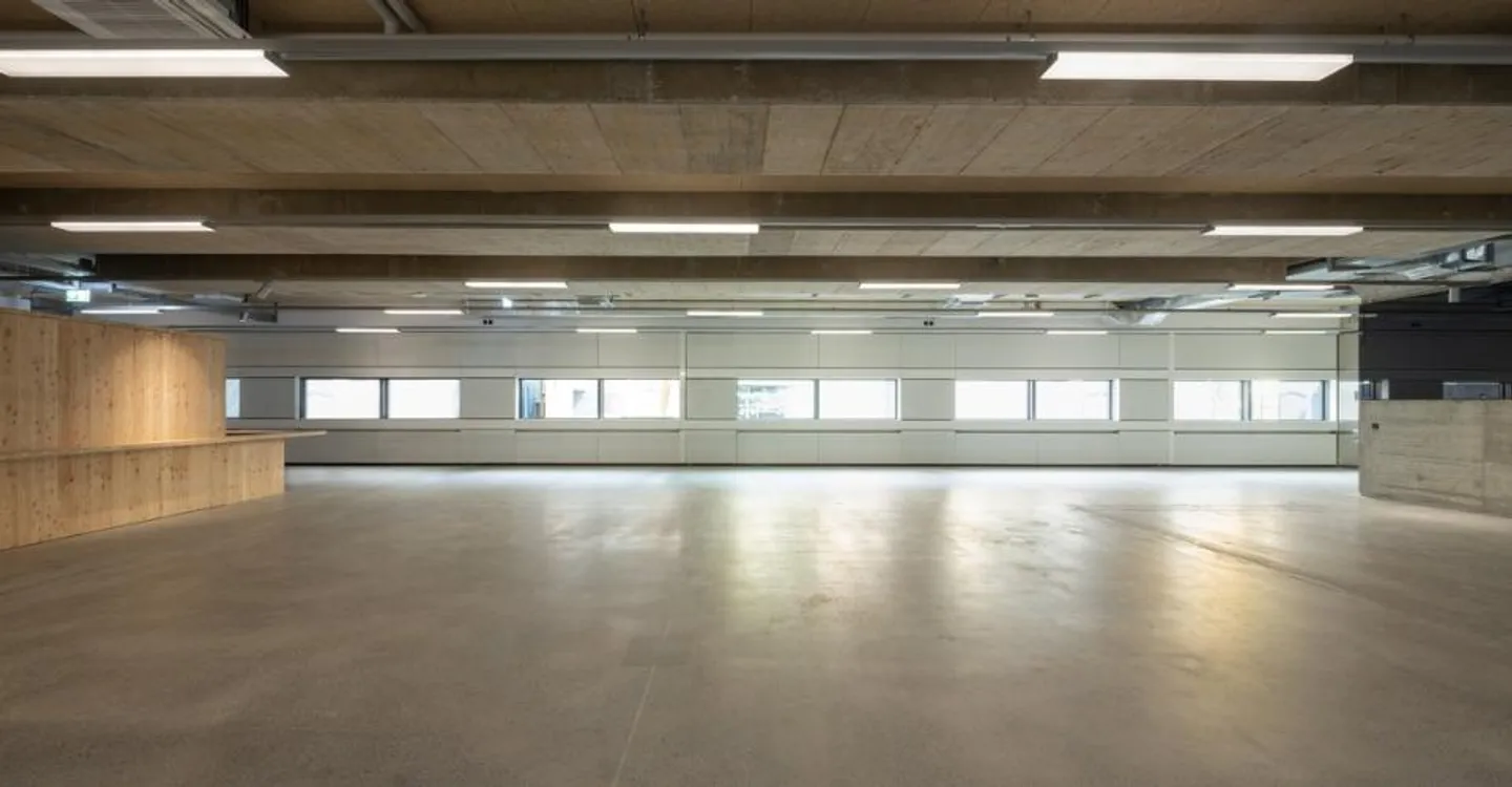 Salle multifonctionnelle spacieuse au centre-ville de Locarno - Photo 2 sur 2
