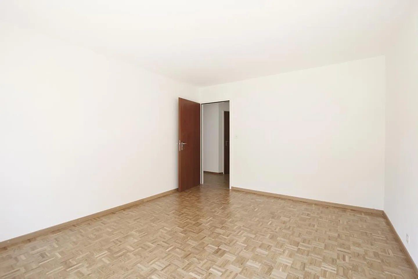 Appartamento moderno con balcone - Foto 6 di 8