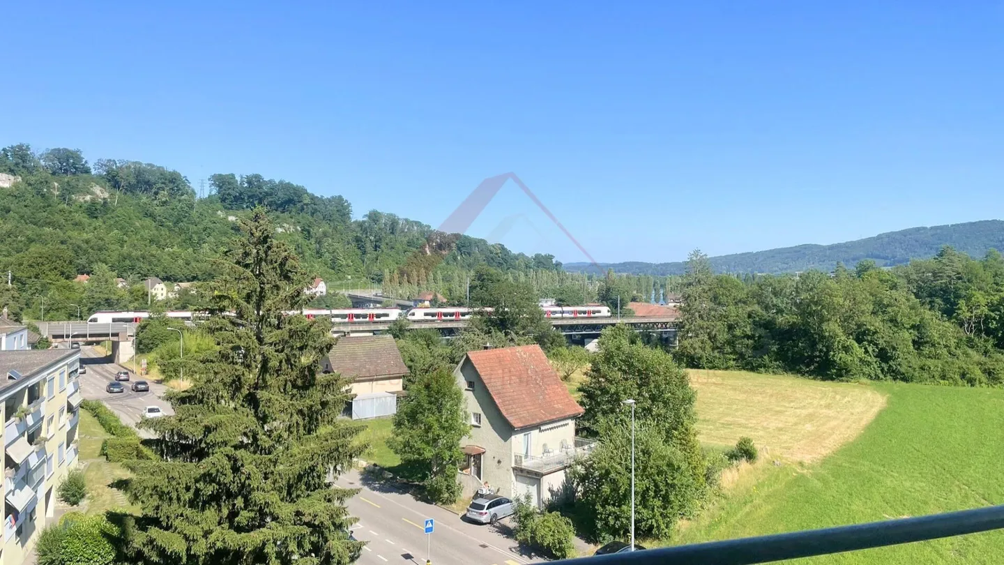Appartement spacieux de 4,5 pièces au 5ème étage avec balcon ensoleillé et fort potentiel de développement à Trimbach - Photo 20 sur 21