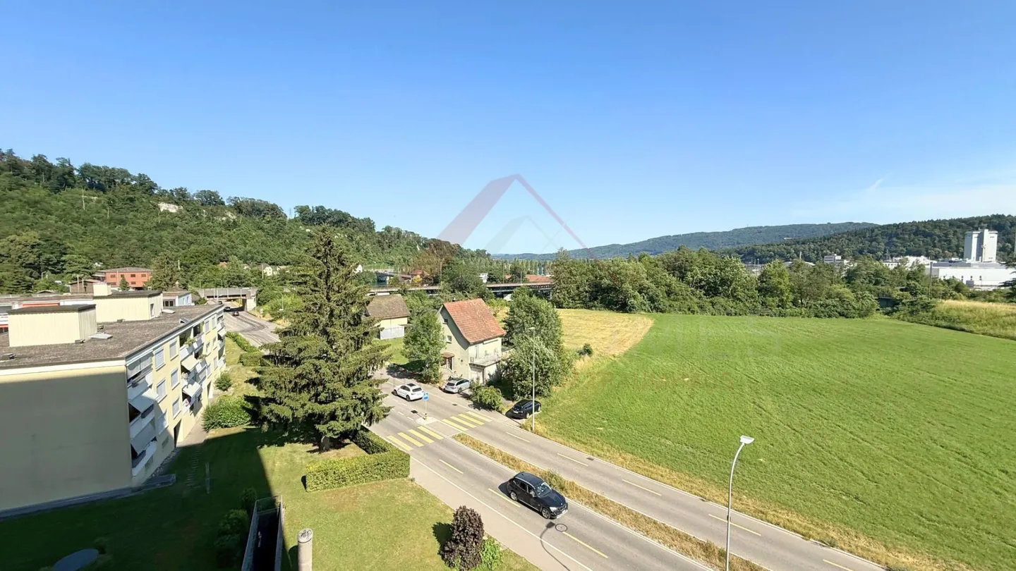Appartement spacieux de 4,5 pièces au 5ème étage avec balcon ensoleillé et fort potentiel de développement à Trimbach - Photo 19 sur 21