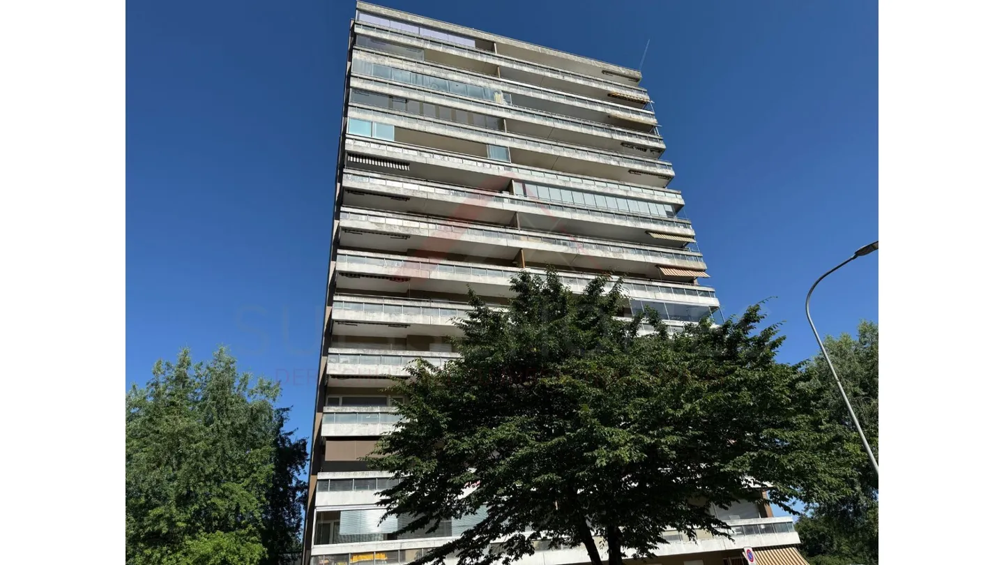 Appartement spacieux de 4,5 pièces au 5ème étage avec balcon ensoleillé et fort potentiel de développement à Trimbach - Photo 21 sur 21