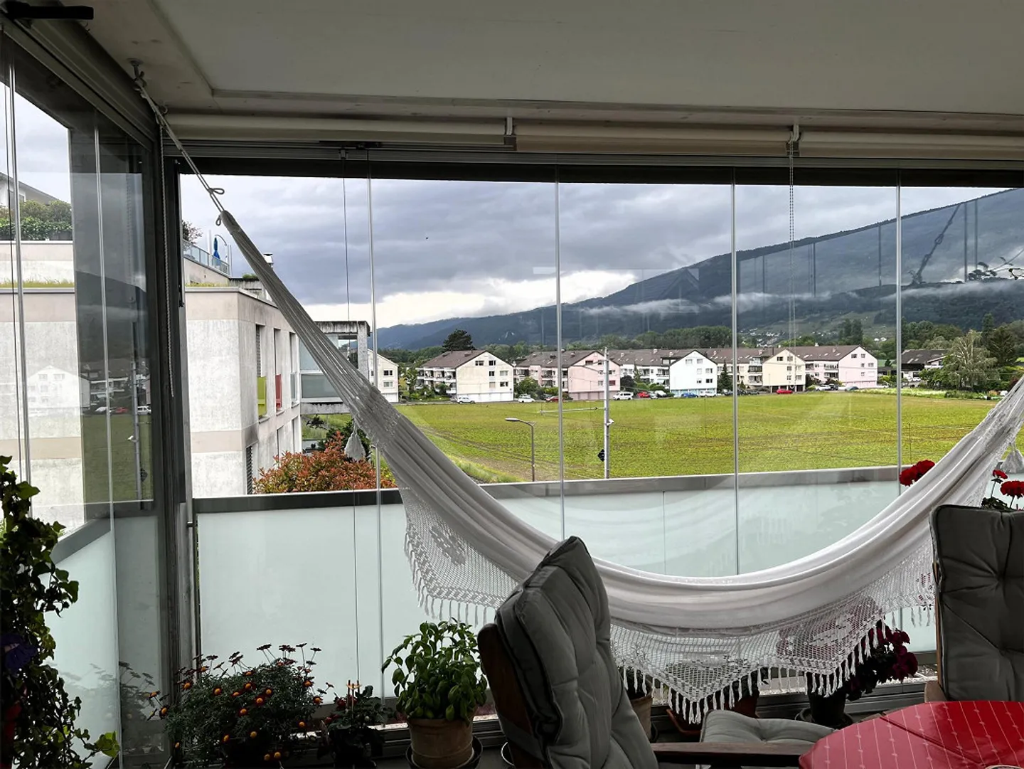 Belle appartement de 5,5 pièces au 1er étage avec balcon à Ipsach au bord du lac de Bienne - Photo 1 sur 25