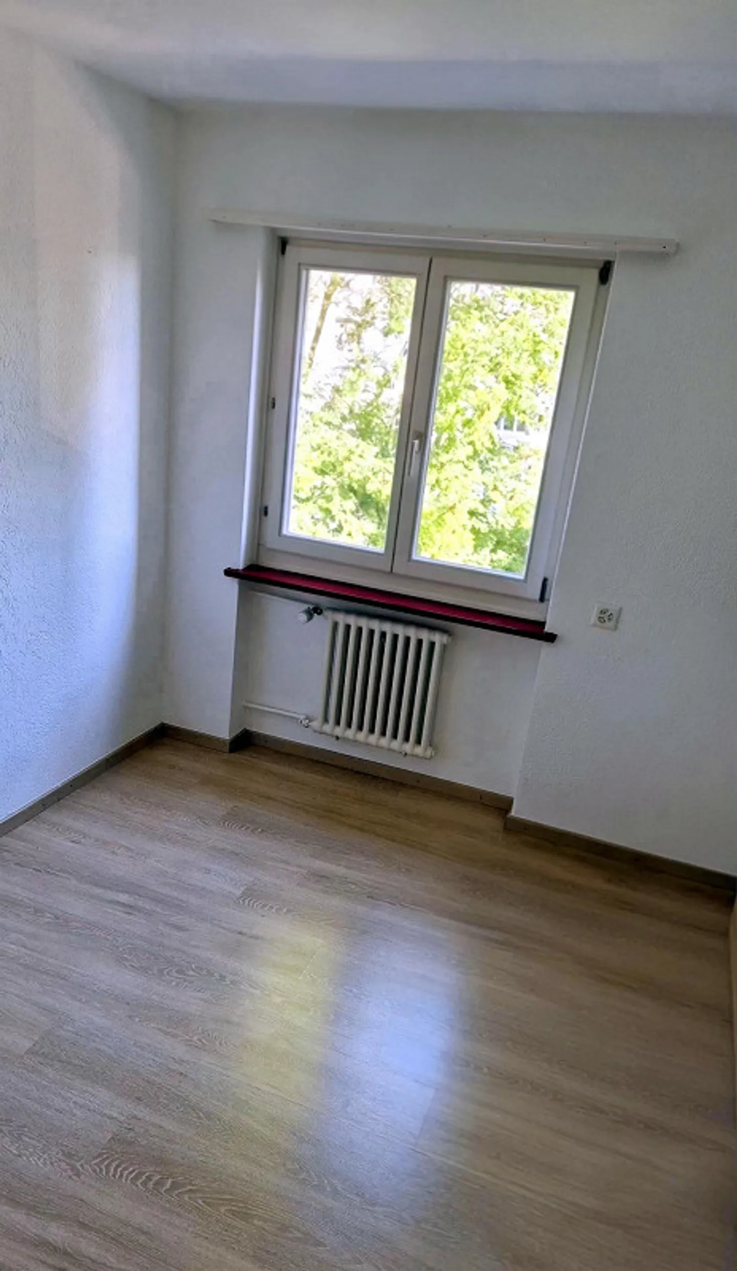 Charming 3.5-room apartment including parking space in a quiet, green location - Photo 7 of 9