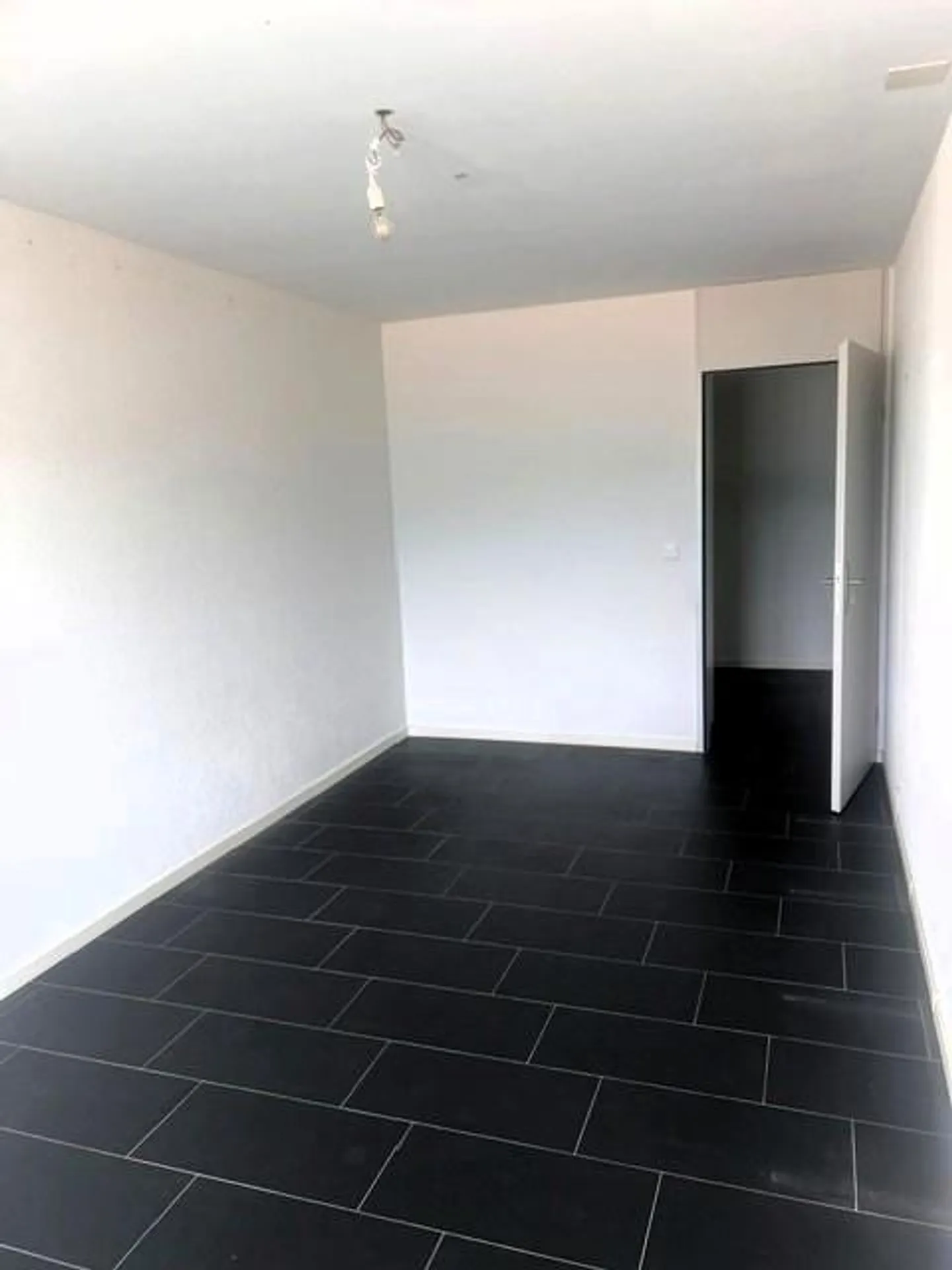 Belle appartement de 5,5 pièces au 1er étage avec balcon à Ipsach au bord du lac de Bienne - Photo 22 sur 25