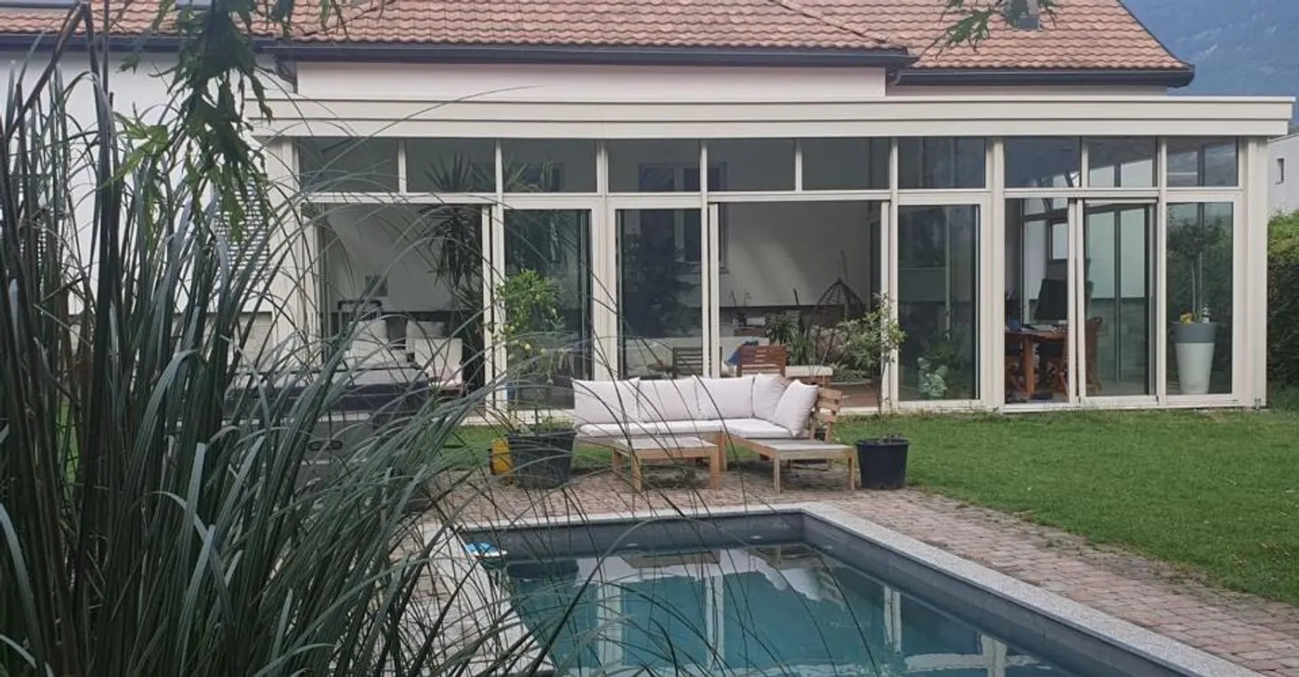 Großes charaktervolles Haus mit Schwimmbad und Jacuzzi - Foto 2 von 2