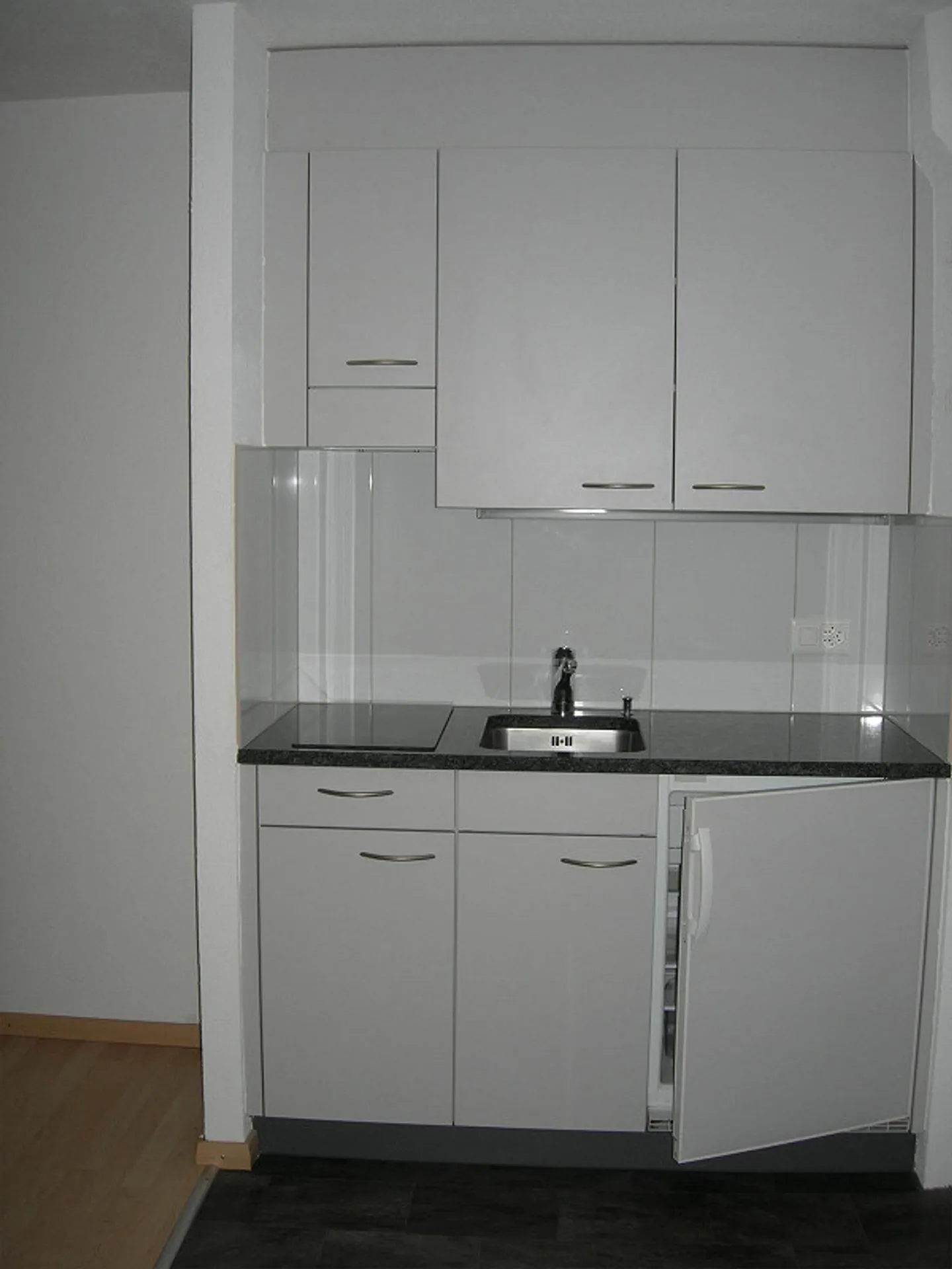 Quietly located 1-room apartment - Photo 3 of 4