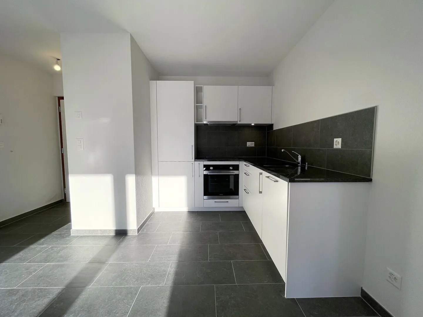 Magnificent 2.5 room apartment on the 1st floor - Photo 2 of 5