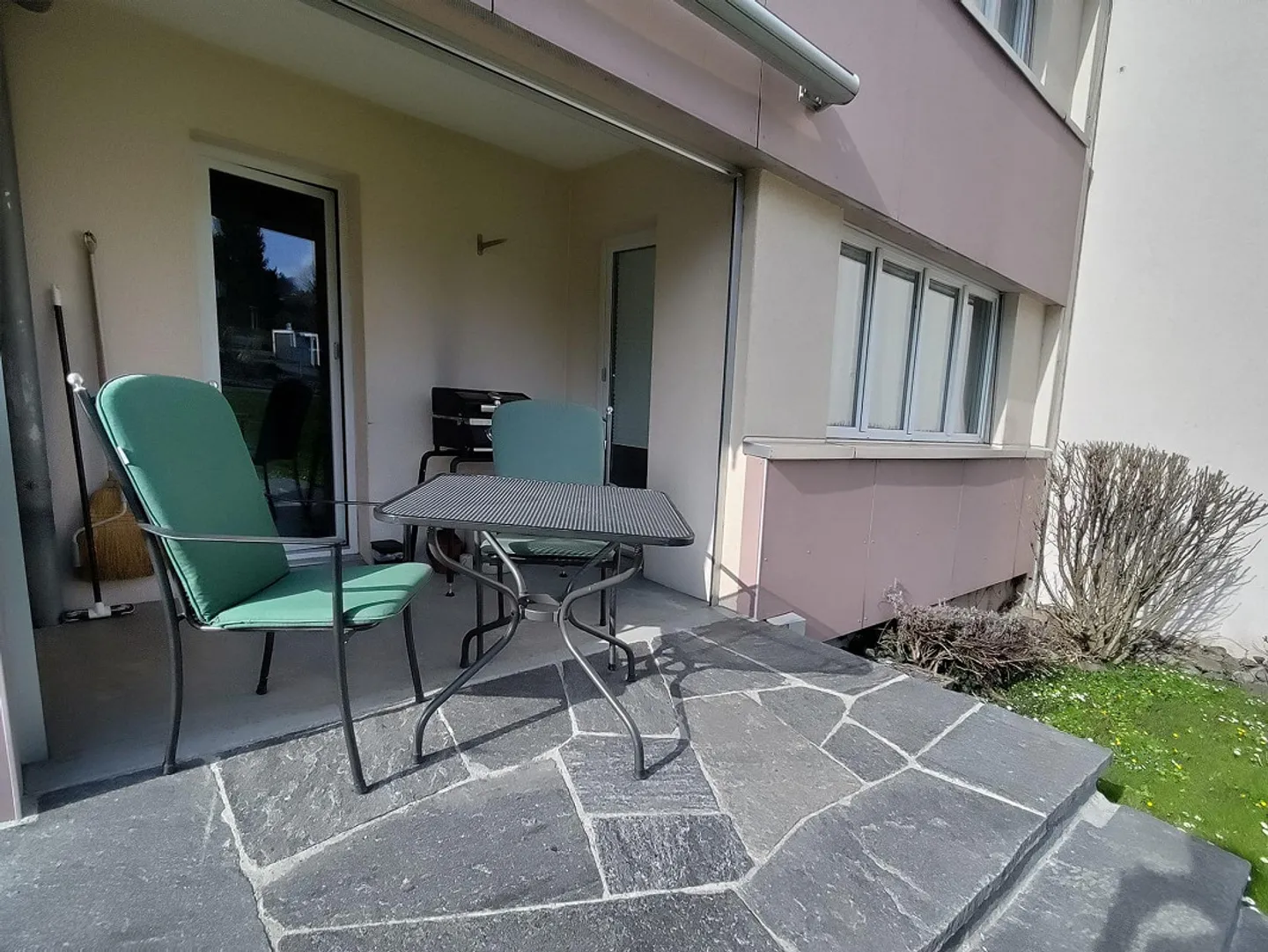 Appartement meublé 3 pièces avec terrasse à Ebikon - Photo 2 sur 18