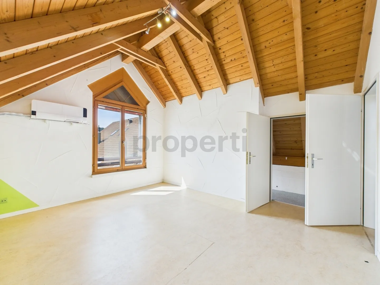 4.5-Room Maisonette Apartment with Charm and Scenic View in Veltheim, AG - Photo 7 of 12