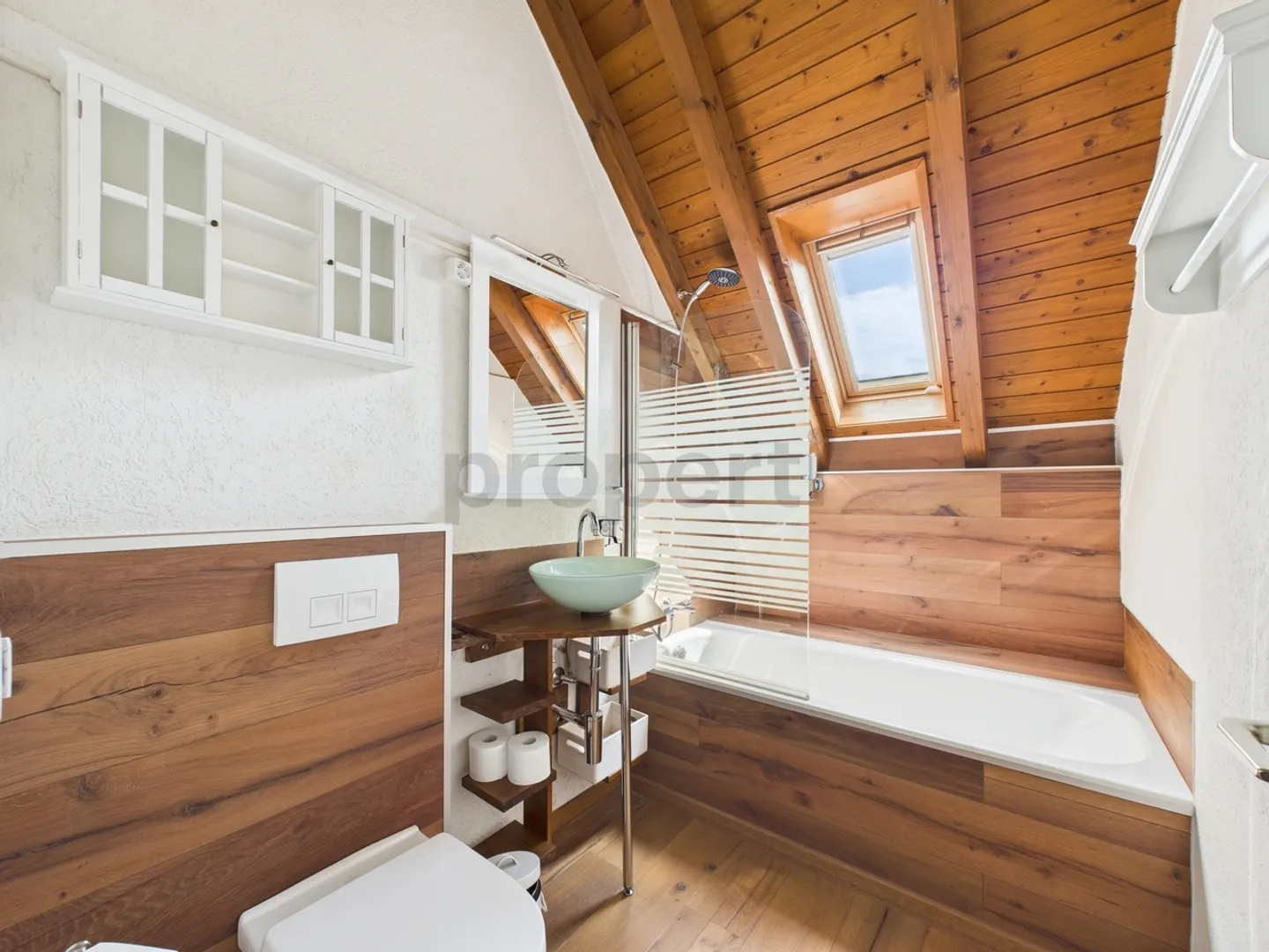 4.5-Room Maisonette Apartment with Charm and Scenic View in Veltheim, AG - Photo 9 of 12