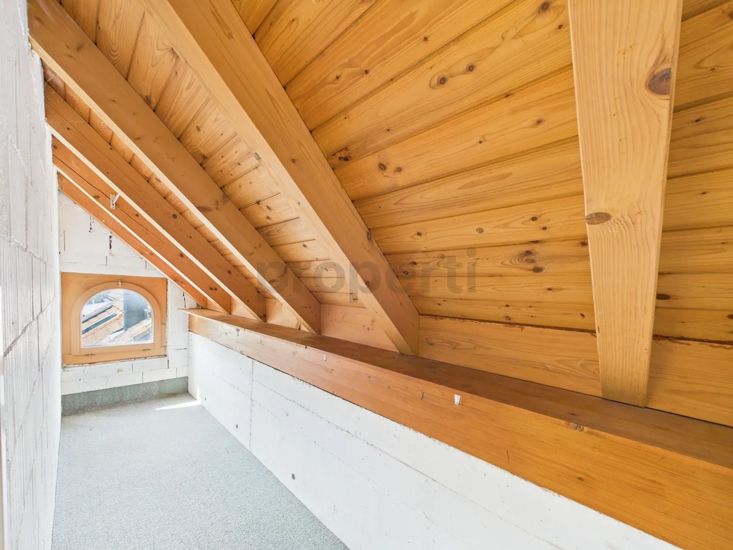 4.5-Room Maisonette Apartment with Charm and Scenic View in Veltheim, AG - Photo 10 of 12