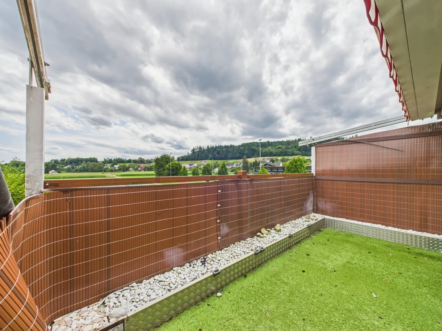 4.5-Room Maisonette Apartment with Charm and Scenic View in Veltheim, AG - Photo 11 of 12