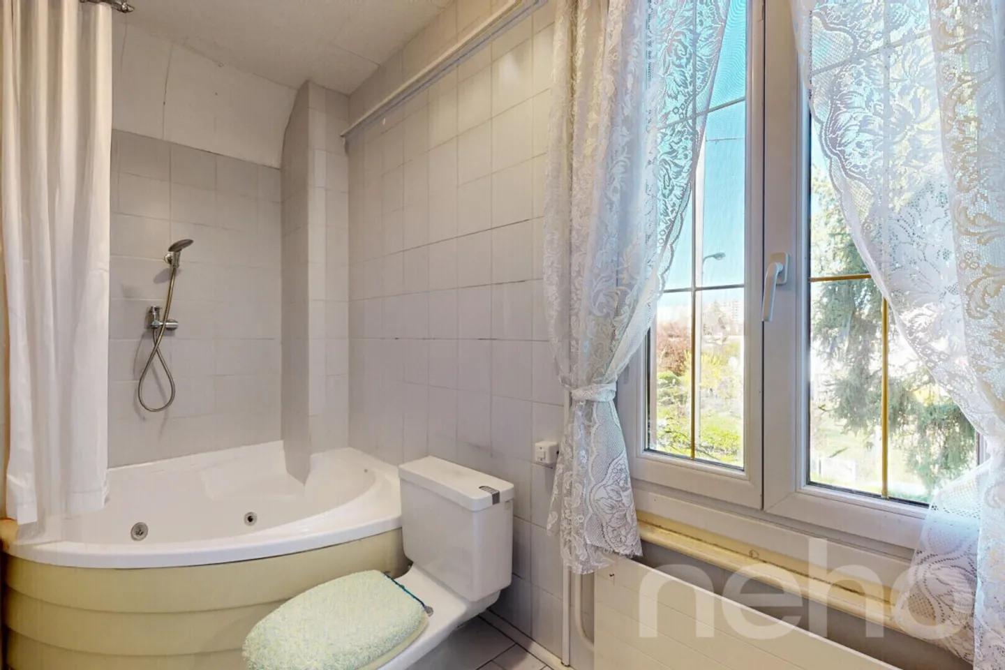 Einfamilienhaus mit Pool nur wenige Schritte vom Quartier de l'Étang entfernt - Foto 12 von 13