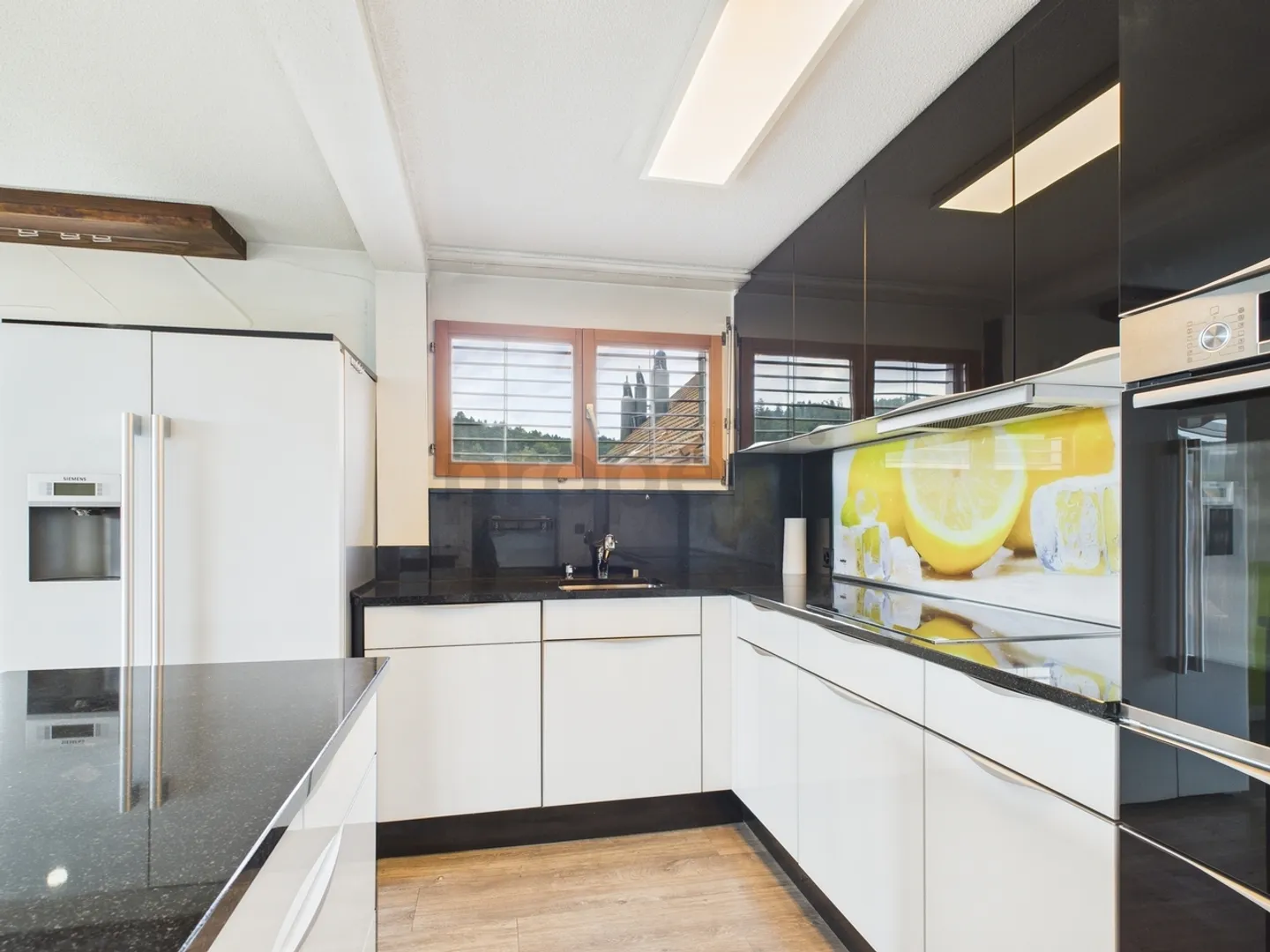 4.5-Room Maisonette Apartment with Charm and Scenic View in Veltheim, AG - Photo 2 of 12