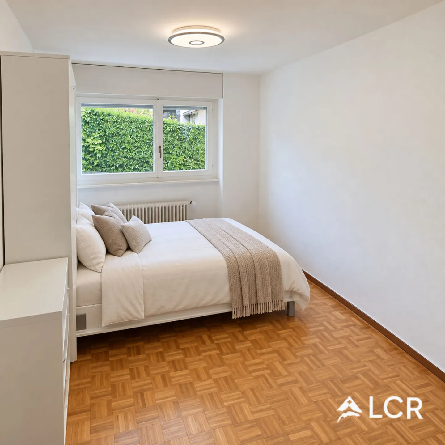 Charming Apartment with Lake View - Photo 8 of 13