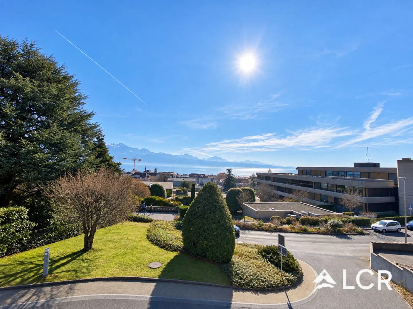 Charming Apartment with Lake View - Photo 12 of 13