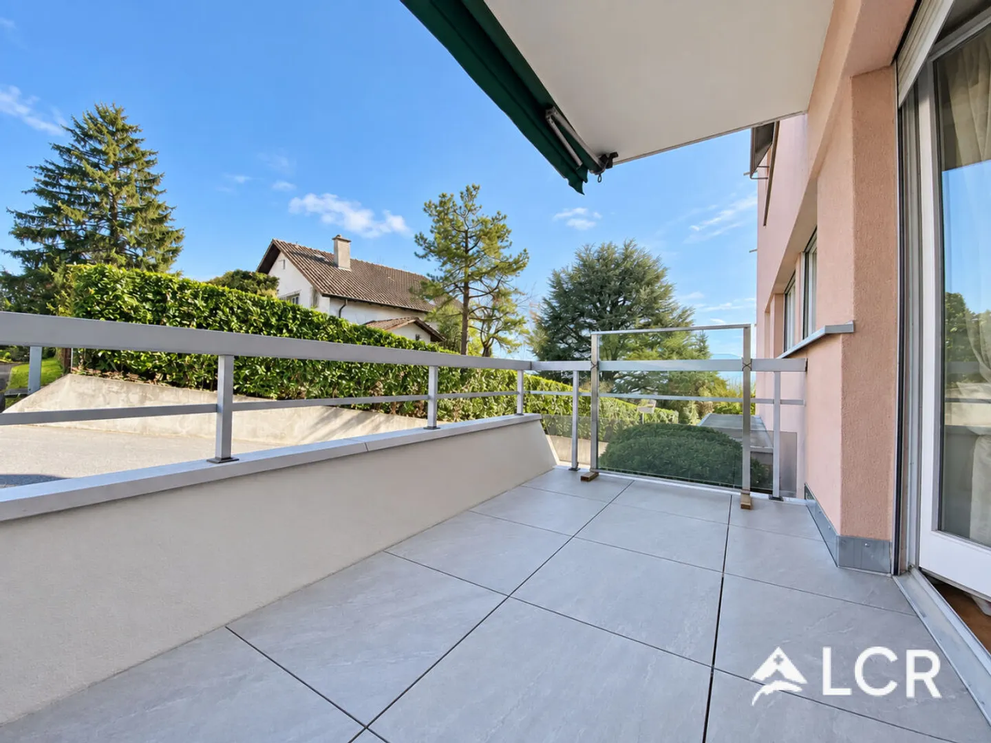 Charming Apartment with Lake View - Photo 13 of 13