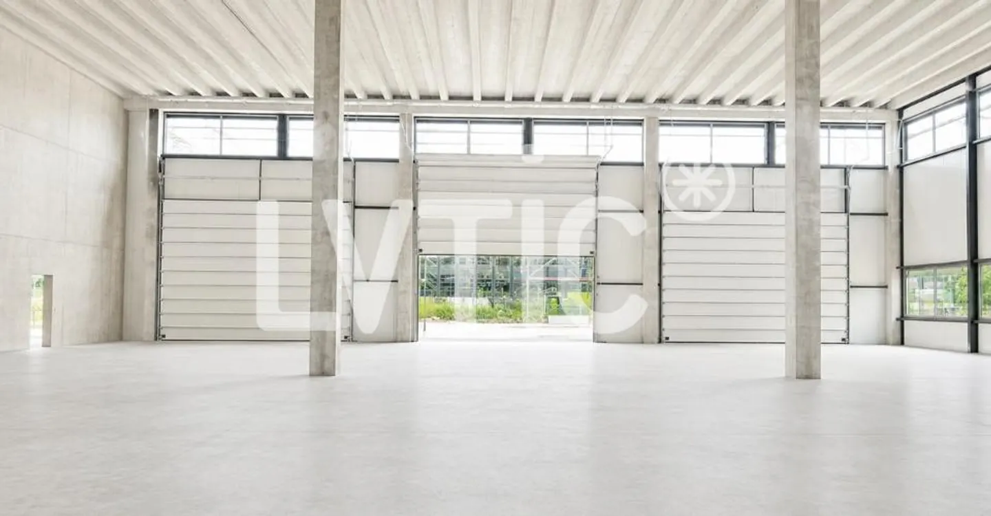 Capannone industriale, uffici di 6980 m2 divisibili in affitto a Domdidier - Foto 4 di 12