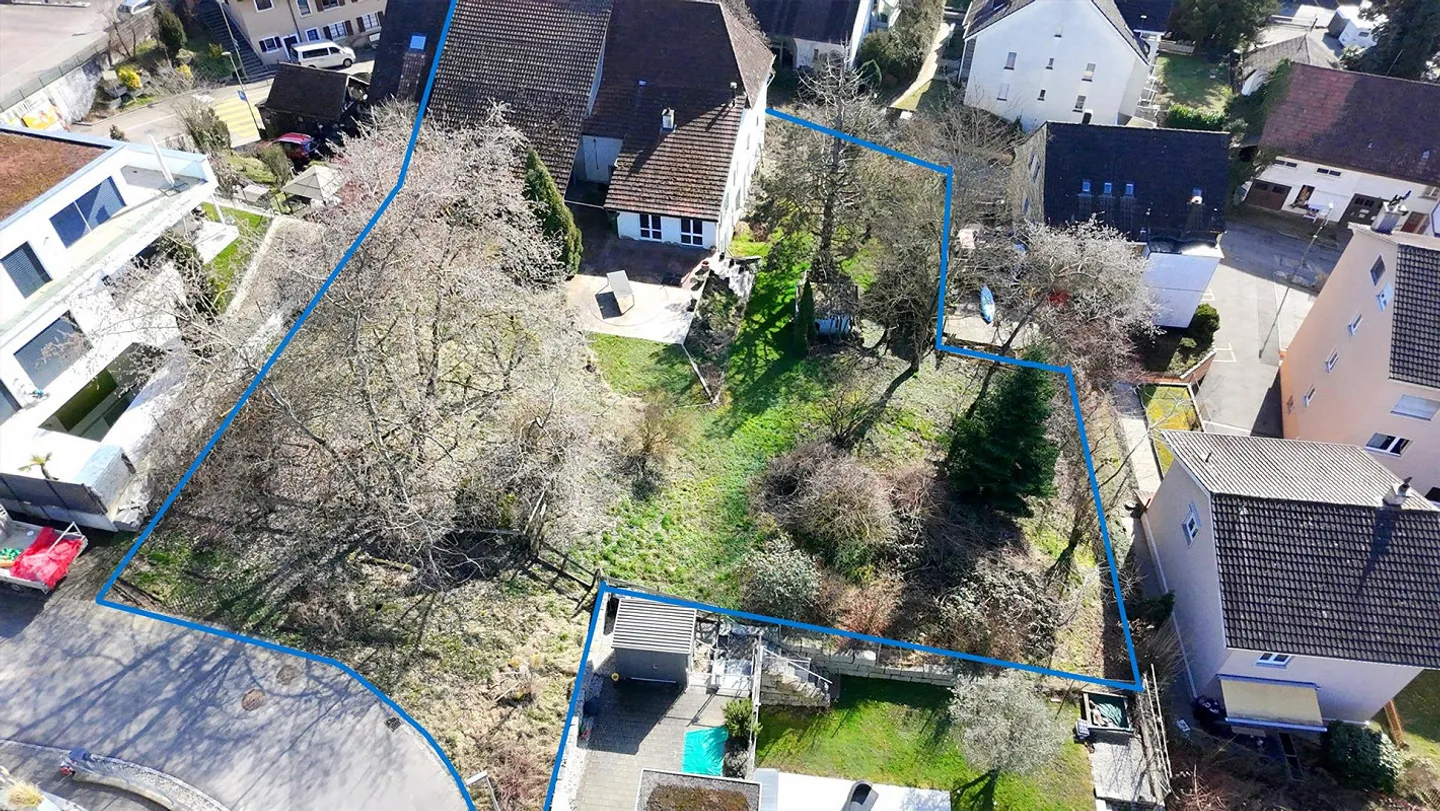 Attractive farmhouse with development potential and land reserve - Photo 2 of 2